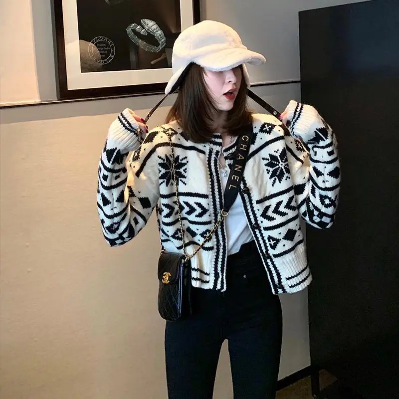 Sweater Cardigan Women Spring and Autumn Korean Version Versatile Hong Kong Style Retro Slimming Short Jacket Top Knitted Jacket