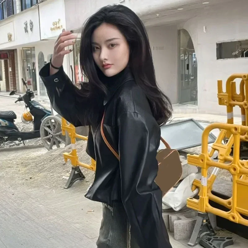 แจ็กเก็ตผู้หญิงหนัง PU สีดำมีซิป MODE Korea แจ็คเก็ตสั้นสำหรับนักขี่จักรยานเสื้อโค้ทแบบหลวมลำลองฤดูใบไม้ร่วงฤดูหนาว