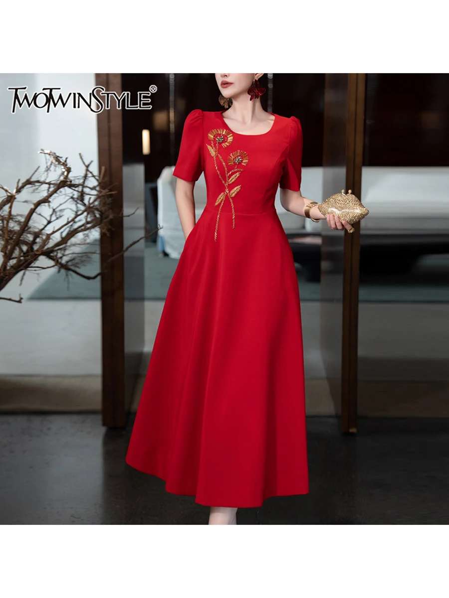 

TWOTWINSTYLE Solid Embroidery Slimming Dresses For Women O Neck Short Sleeve Temperament Dress Female Fashion Style New Clothes