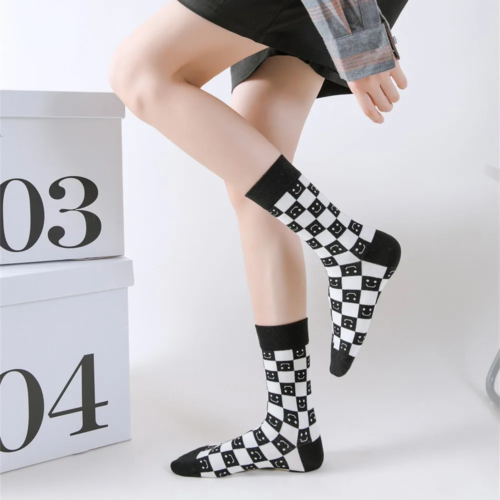 Women Checkerboard Socks Harajuku Trend Geometric Checkered Socks Cotton Streetwear calcetines hip hop kawai Smiley Novelty Sock