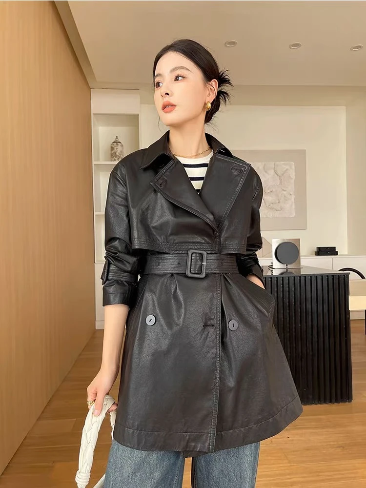 Giacca a vento classica versatile in pelle da donna 2025 Inverno 100% pelle di pecora Trench medio lungo con cintura Sobretudo Feminino