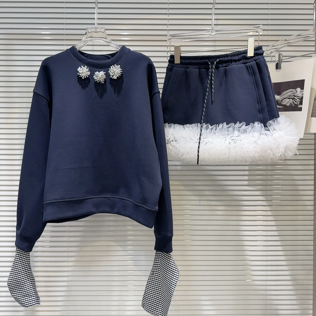 

Cool Spicy Rhinestone Embellied Sweatirt Skirt Set Spring 2026 Women's Faion Casual Outfit Long Sve round Ne Polye...
