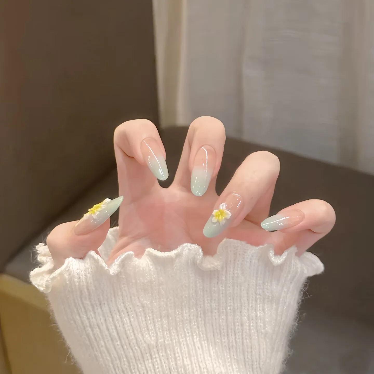 

24PCS Summer Mint Green Gradient Oval False Nails Sweet Stereoscopic Carving Designs Simple French Fake Nails Wearable Press On
