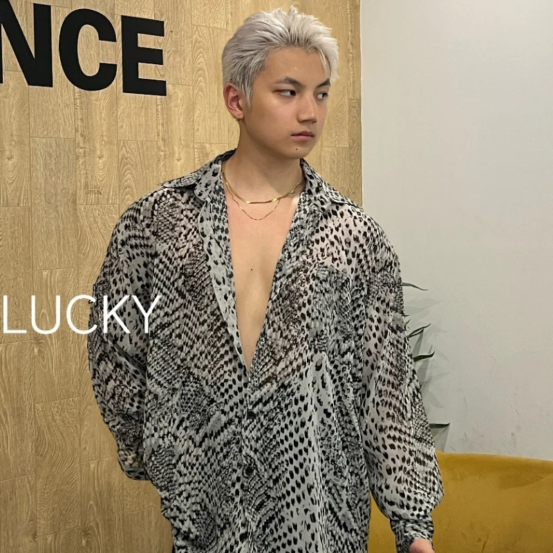 2025 nouveaux hauts de danse latine pour hommes à manches longues motif serpent en vrac chemises Chacha Rumba Tango adulte mâle Costumes latins DQS20635