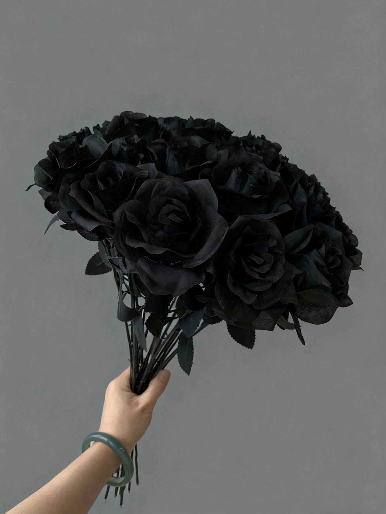 Uflower 48cm Reine Schwarze Seidenrose mit Langem Stiel Künstliche Blumen im Gotischen Stil Dekoration für Halloween Heim Hochzeit Party
