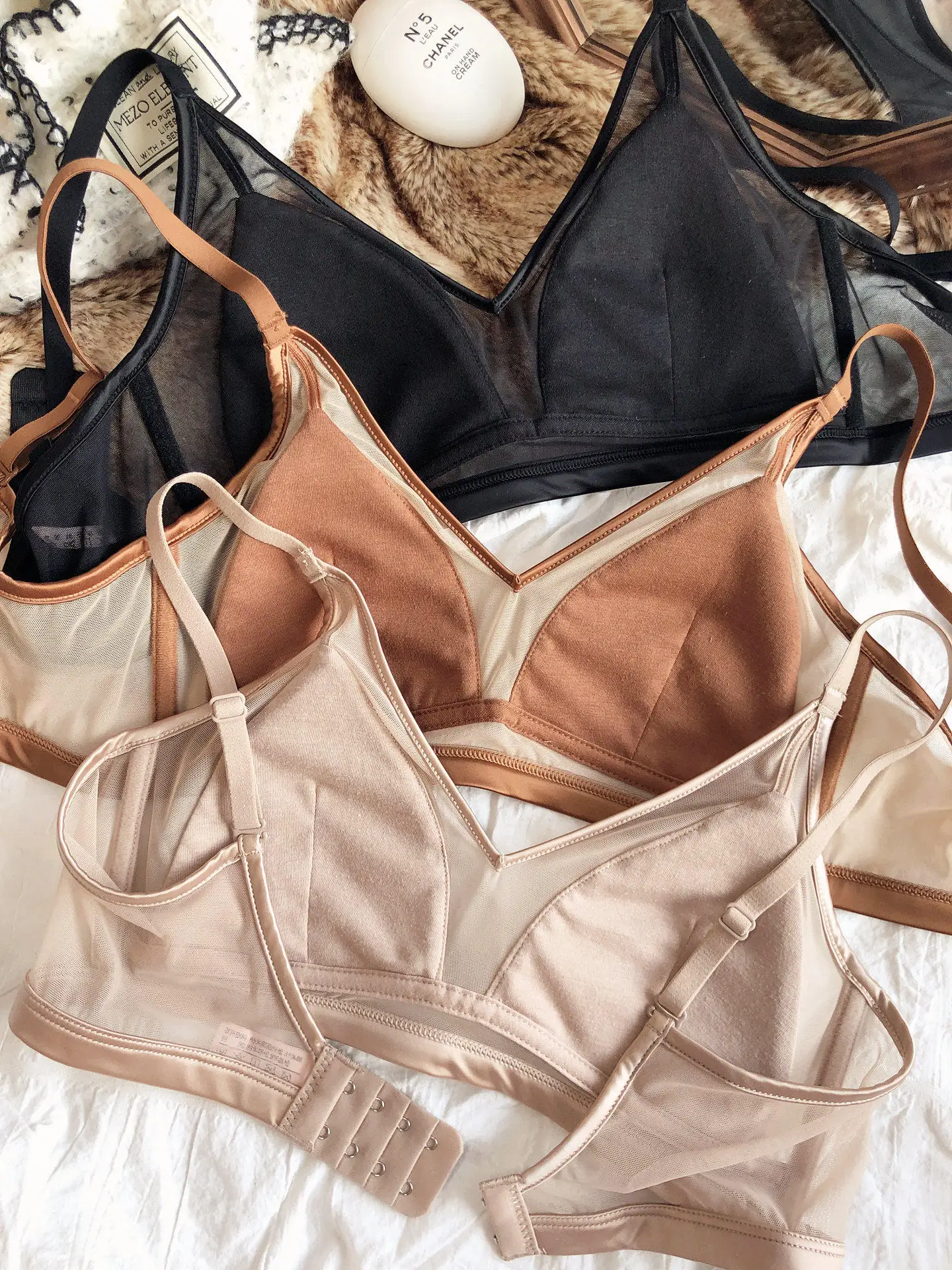 French Silk Fabric Underwear Women Triangular Thin Cup Bra Sexy Lace V-neck Intimates Wire Free Comfort Lingerie Push Up Bras