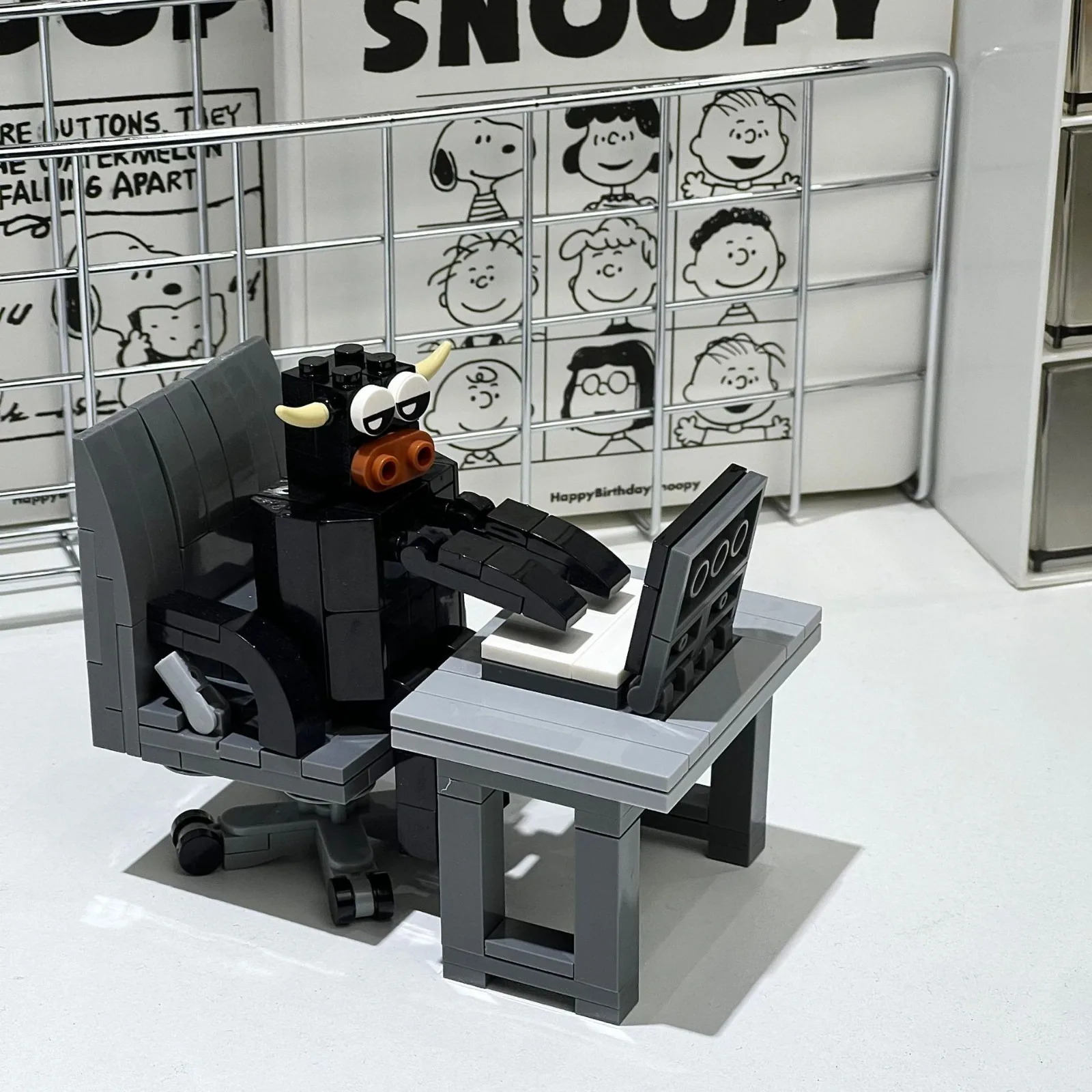 Working Ox Horse Brick Shrimp MOC Model - Funny Viral Meme DIY Building Toy for Boys & Girls