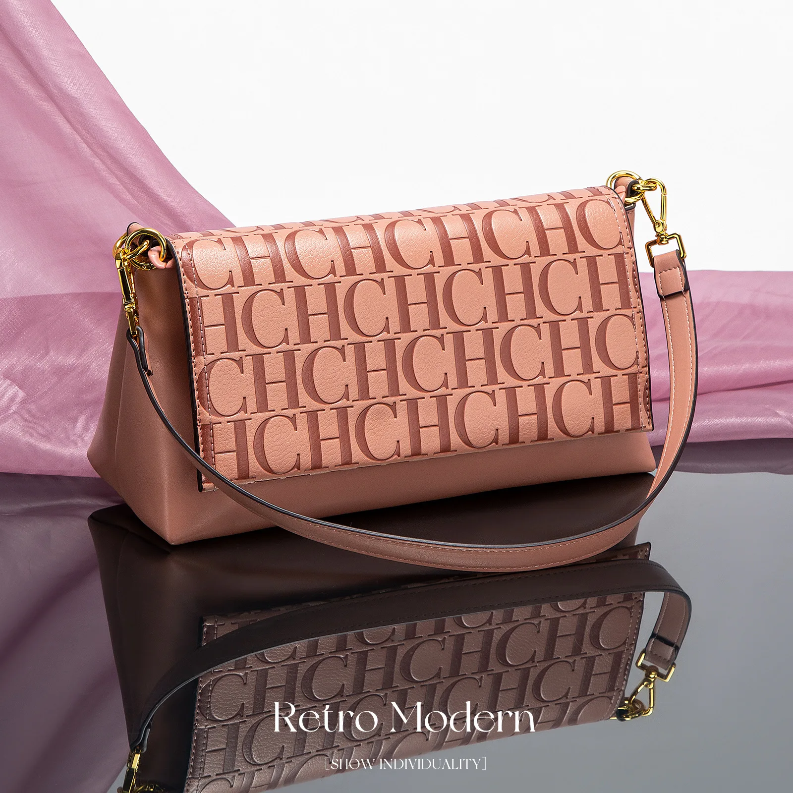 Bolsas CH de Carolina Herrera: La Opción Perfecta para el Día a Día en la Ciudad