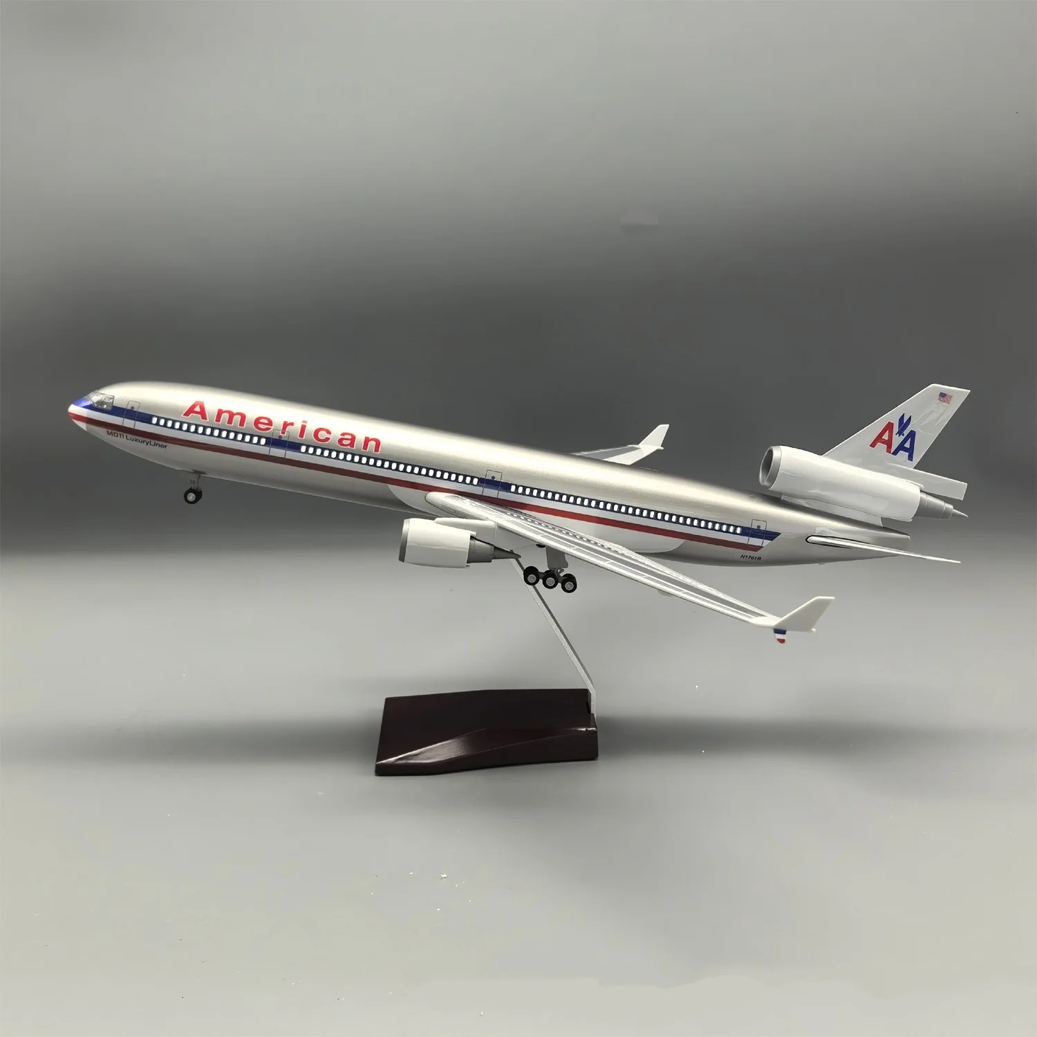 

47cm Model Airplanes American MD-11 Resin Diecast Scale Aircraft With wheel Lights And Wooden Base Souvenir Plane Toy