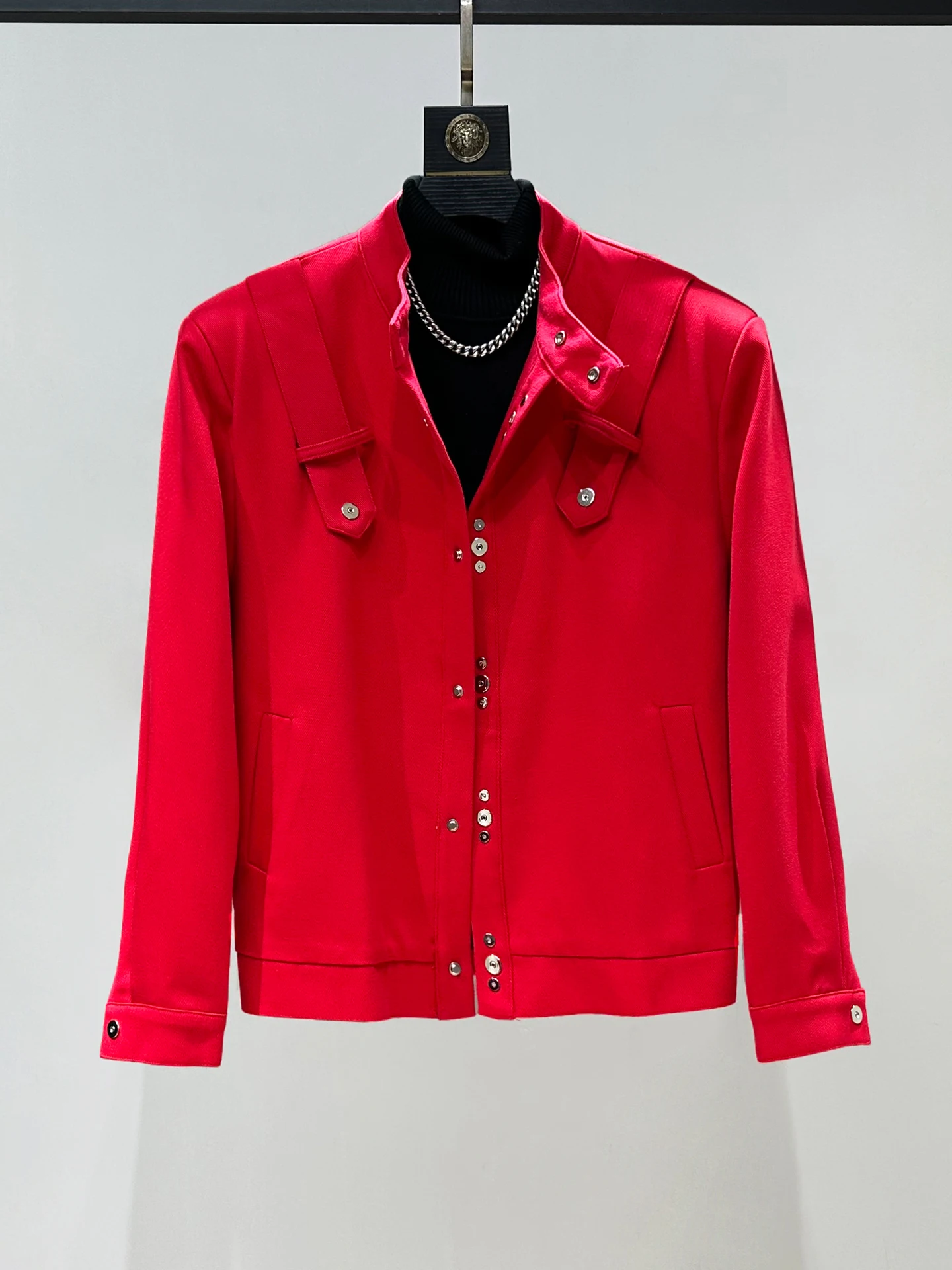 

Original Red oulder Pad Jaet for Men Loose ort Sle Stand Collar Korean Faion Youth Button Decoration Autumn Wear