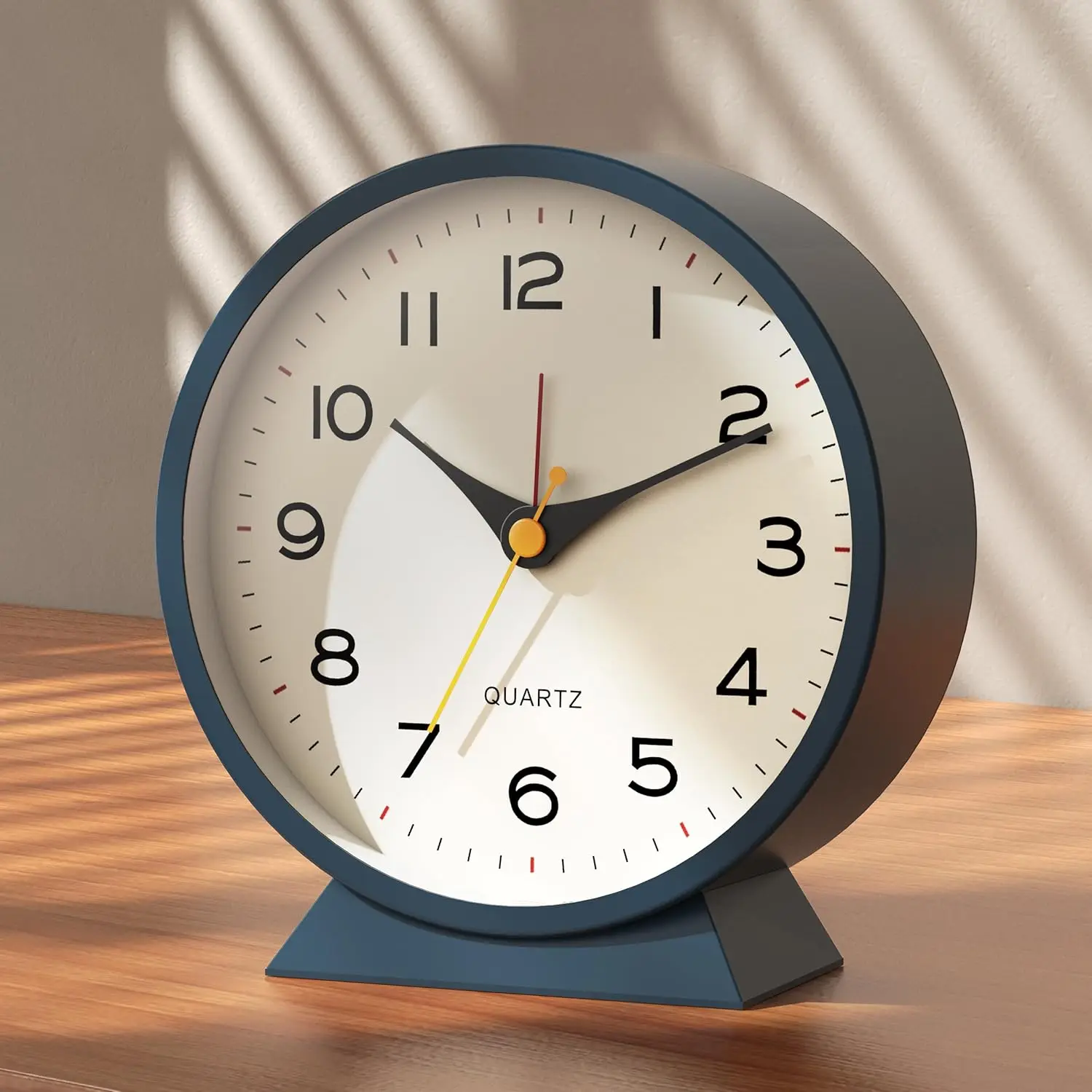 

Analog Alarm Clock,Small Retro Desk Clock Battery Operated,Slient Metal Table Clock with Light for Living Room Decor,Bedroom