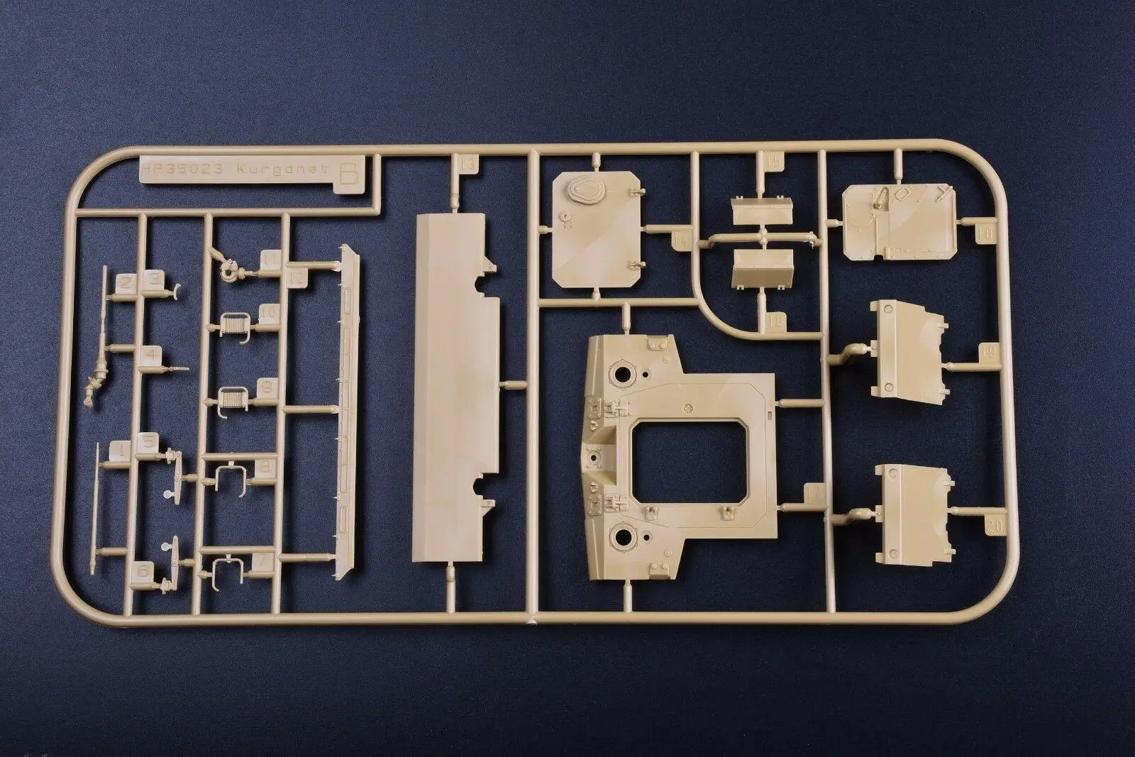 Panda Hobby PH35024 1/35 Scale PH35024 Object 695 Kurganet-25 Model Kit