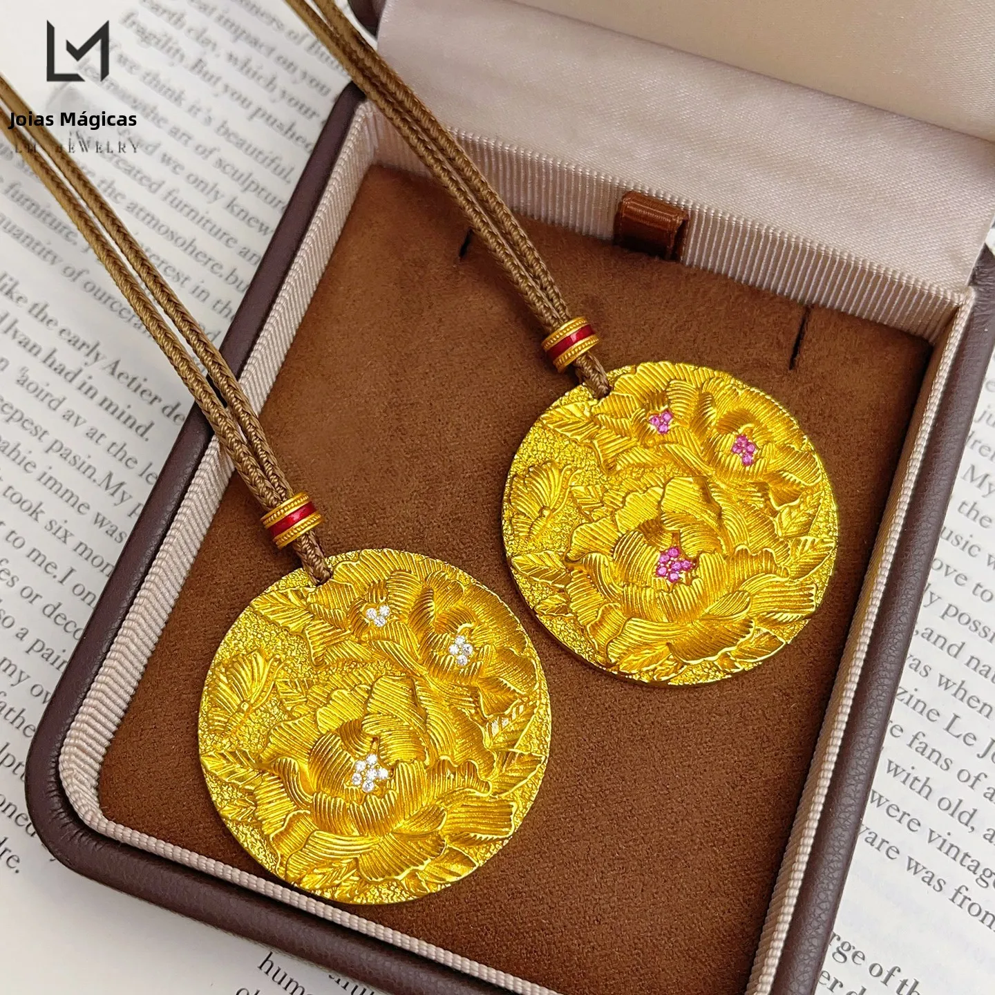 non-fading-sand-gold-plum-blossom-pendant-necklace-engraved-round-tag-fashion-jewelry-accessory-out-new-style