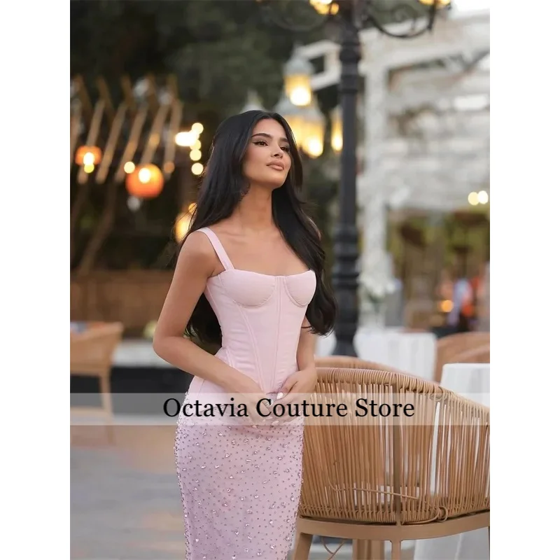 فستان حورية البحر الوردي الفاخر بأحجار الراين للحفلات الراقصة بأشرطة بسيطة بطول الأرض بدون أكمام رسمي 2025