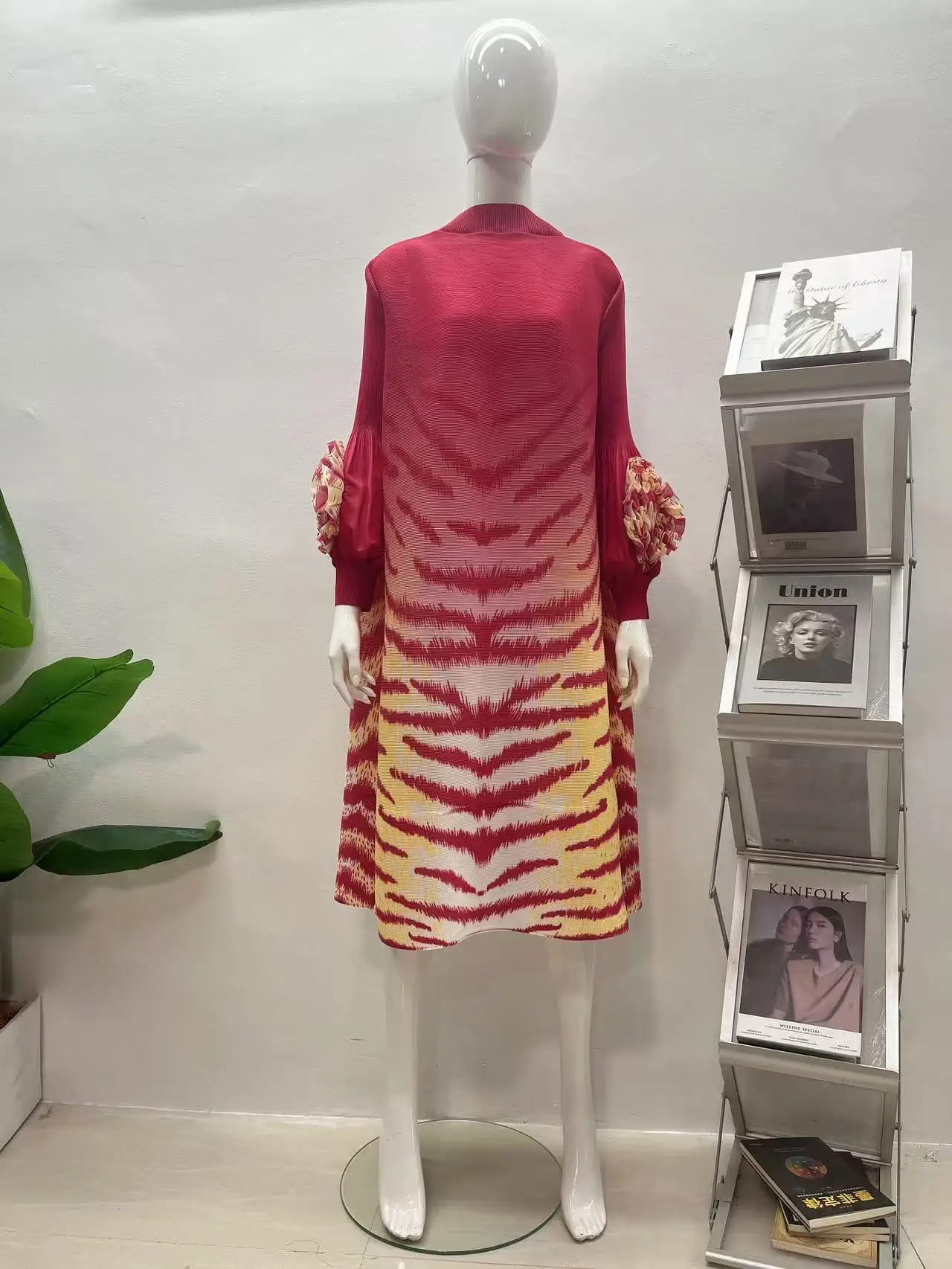 

Miyake Gradual Change Color Pleated Bud Sleeves Long Dress Women's Pullover Long Sleeves Pleated Elegant A Word Pleated Dresses