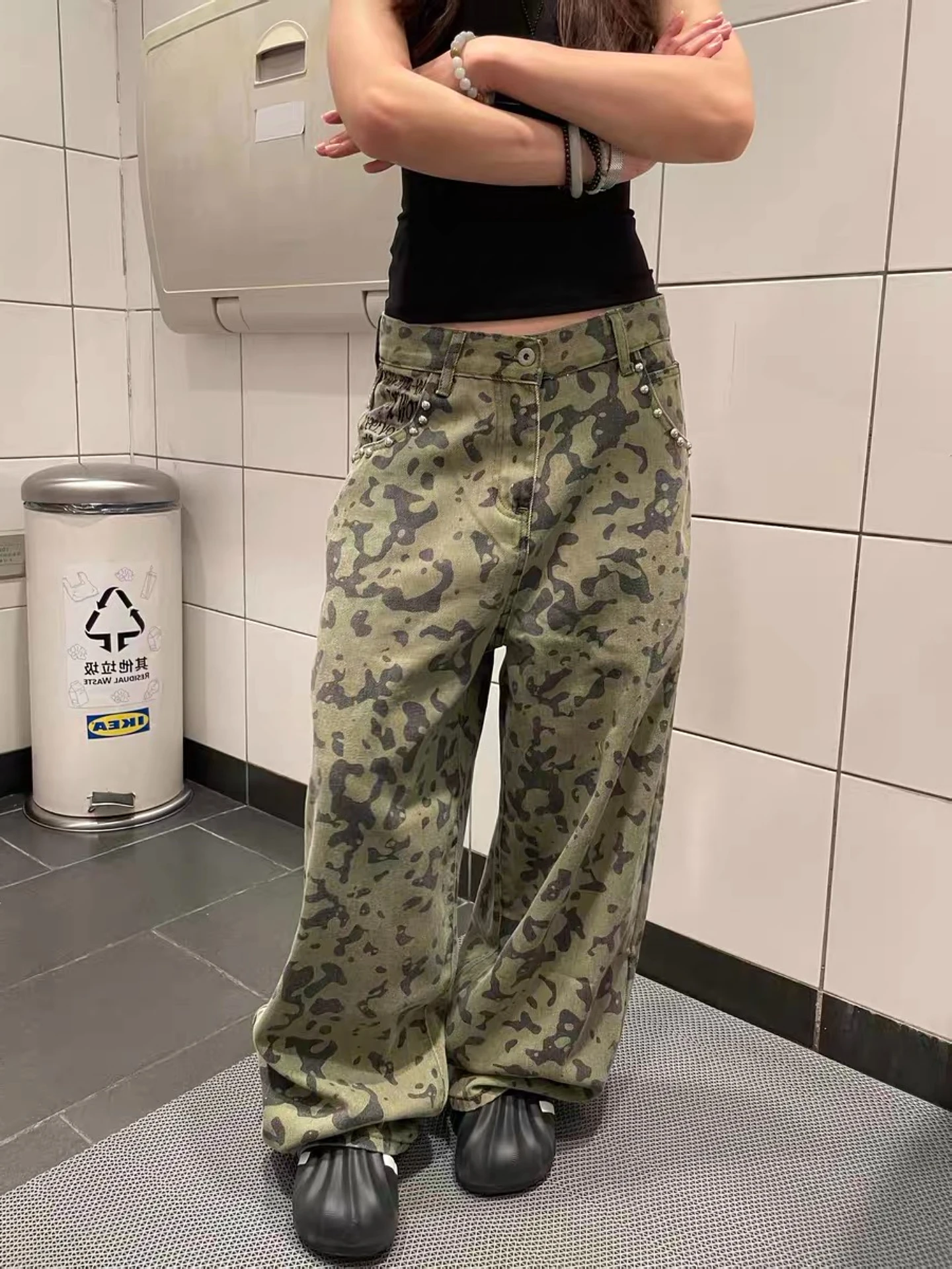 

Retro American Large Size Rivet Washed Camouflage Jeans Loose Straight Leg Wide Leg Pants Men Women Street Design Casual High...