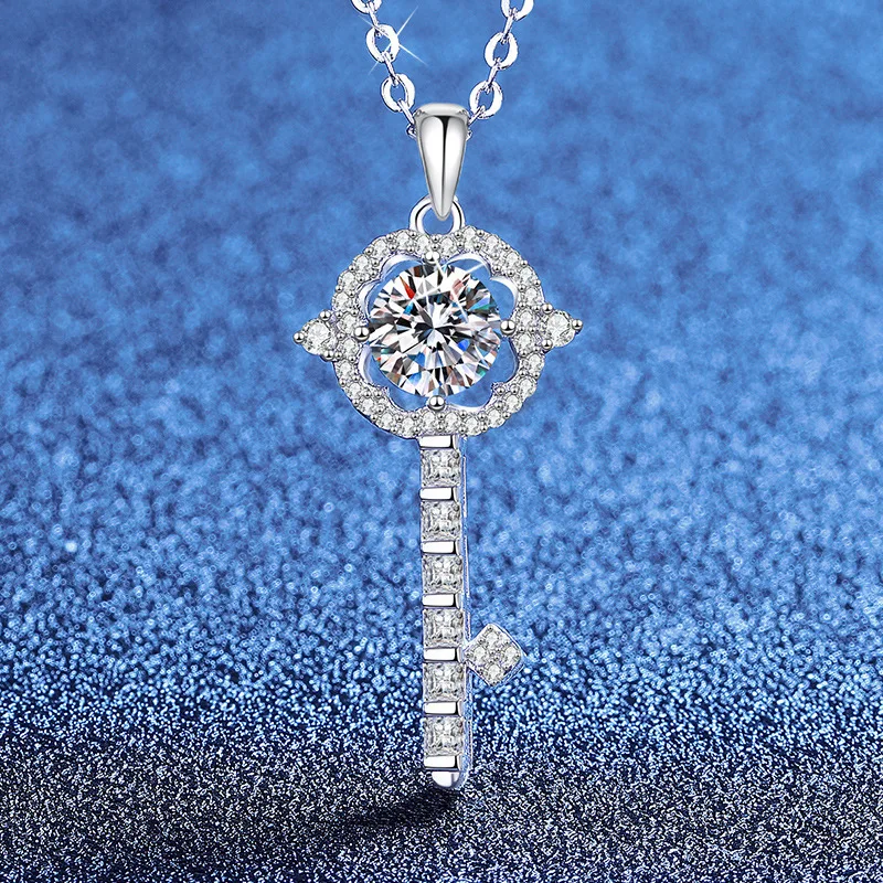 

Platinum PT95018k Gold Necklace Moissanite Light Luxury Twilight Key Pendant 1 Carat Moissanite Light Luxury Wind Necklace