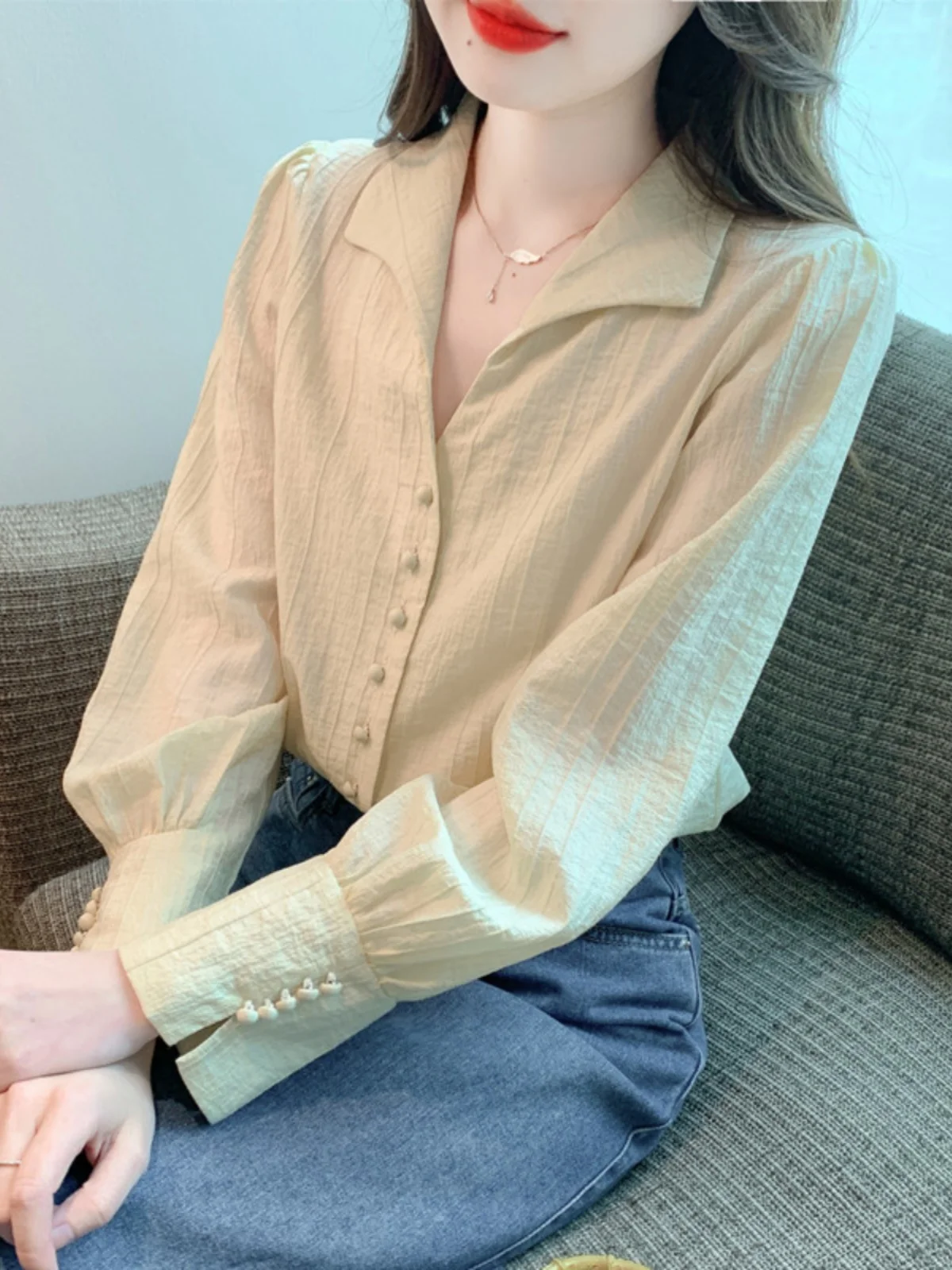 

Женская свободная рубашка с длинным рукавом, весна 2026, с дизайнерским воротником, из полиэстера с эластаном, однотонная, в нежном стиле