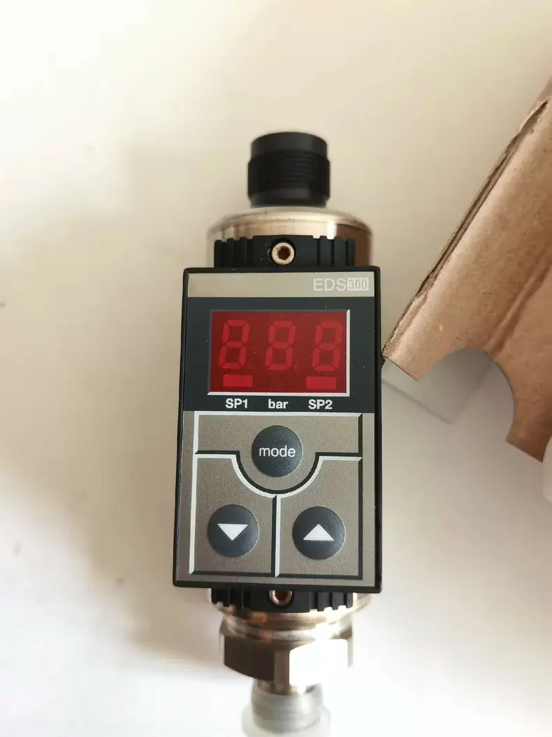 

Совершенно новый EDS344-3-400-Y00 EDS344-3-250-Y00. Гарантия один год.