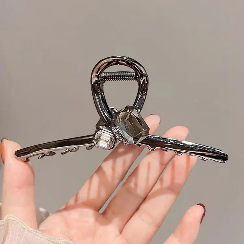 Einfache schwarze Farbe Kristall Quadrat große Haarklammer High-End-Temperament geometrische Metall-Haarspange Damen Hinterkopf-Haargriff
