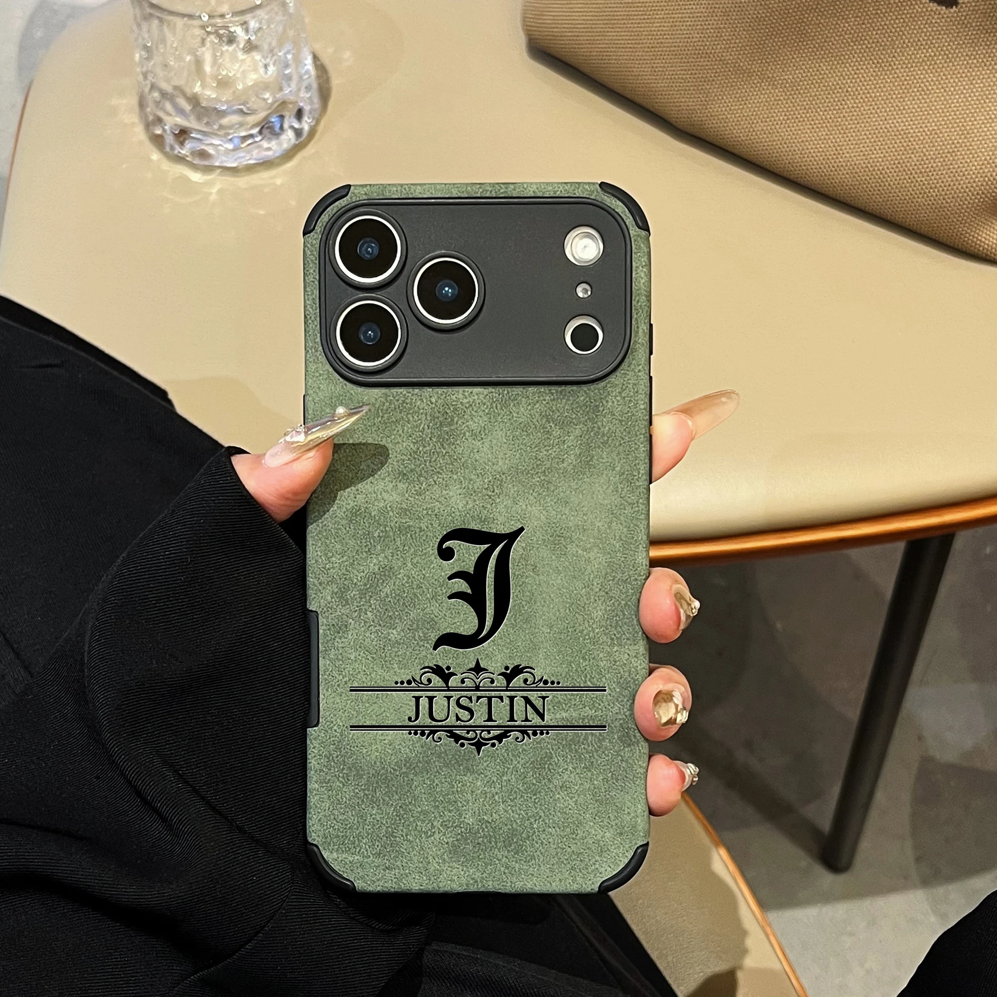 Individuelle Buchstaben DIY Name Gotisches Muster Kunstleder Handyhülle Geschenk für iPhone 18 17 16 15 14 13 12 11 Pro Max 17 Air Plus – Detail 10