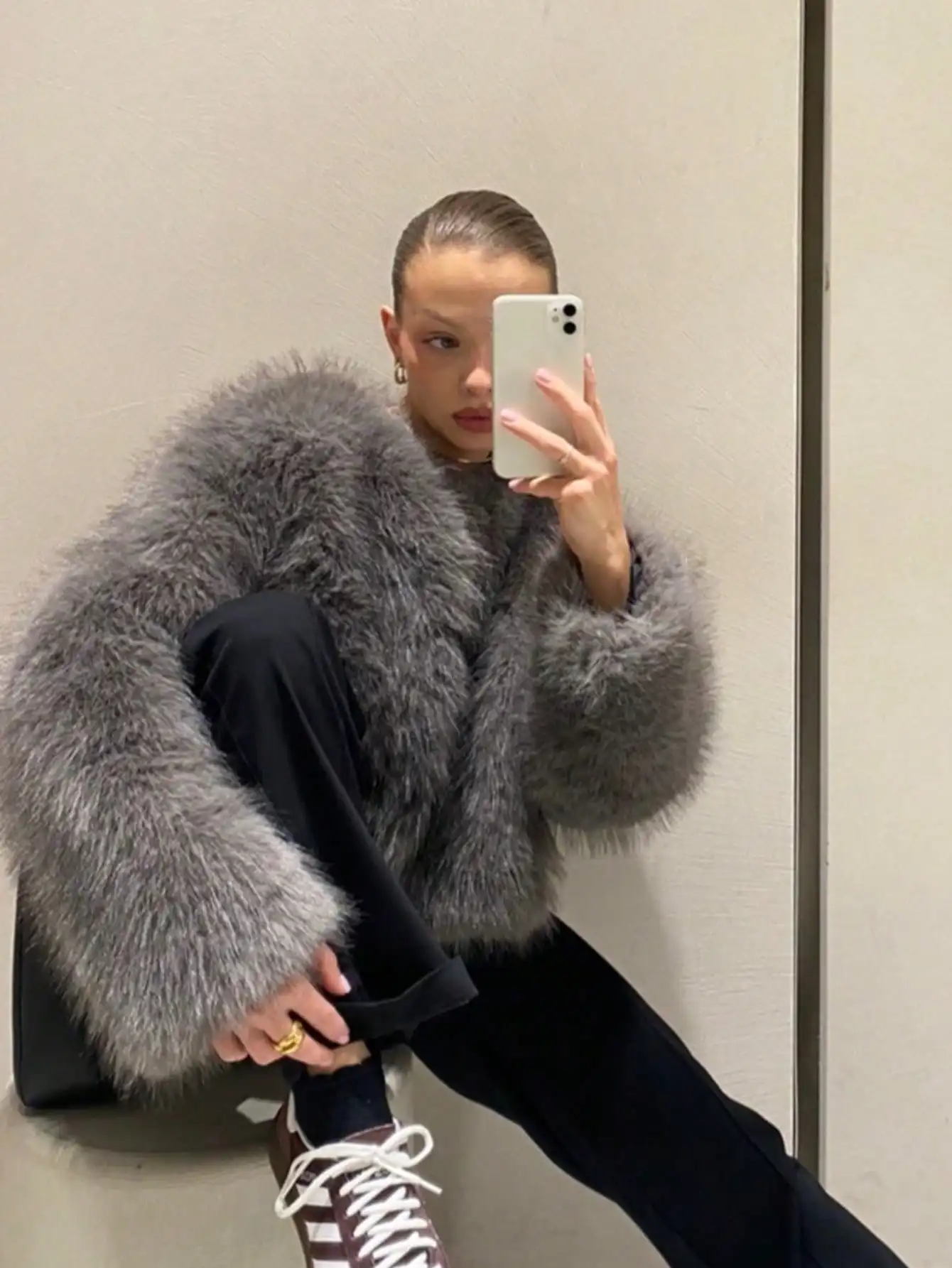 

Indefeir New Autumn and Winter Women's French Fashion Simple Versatile Round Neck Long-Sleeved Artificial Fur Effect Short Jacke