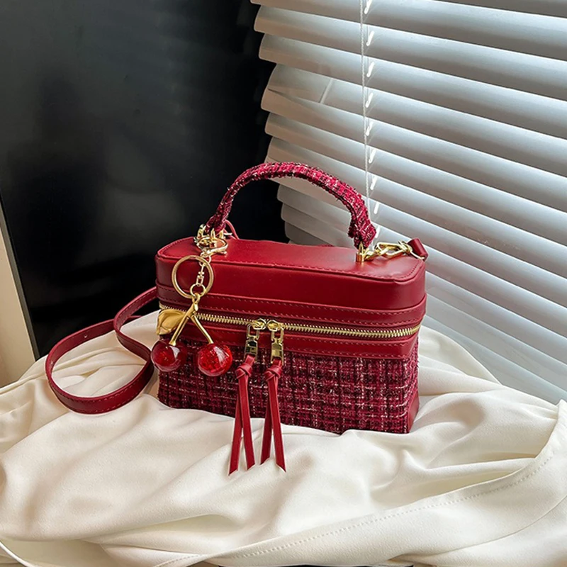 

Box Bag for Women Thick Flower Wool Knit Small Square Bag with Classic Zipper Crossbody Handbag Fashionable