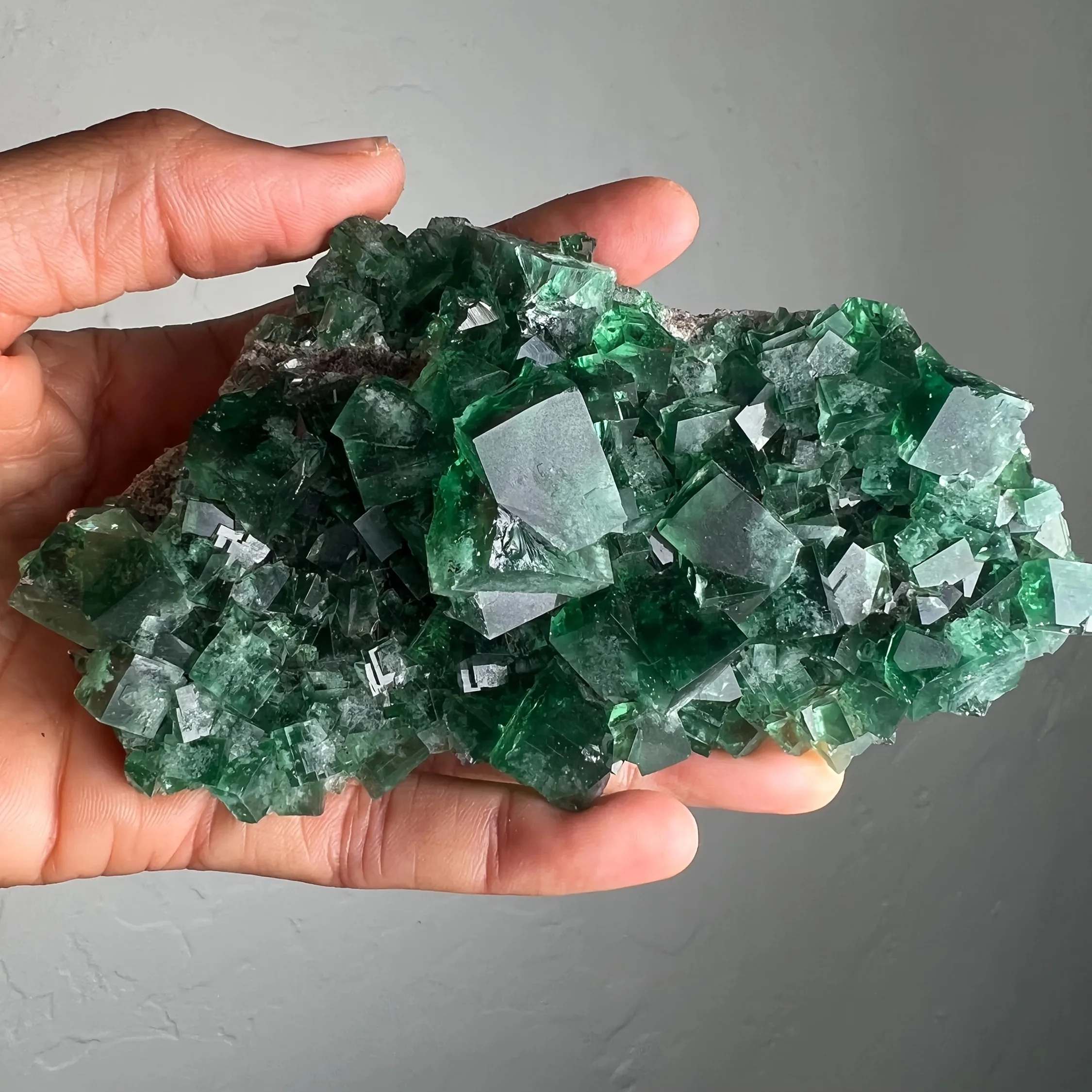 Reliable Cluster of Green Fluorite Mineral Specimens，a Primitive Green Fluorite Specimen Cube,perfect for Home Décor Aesthetics