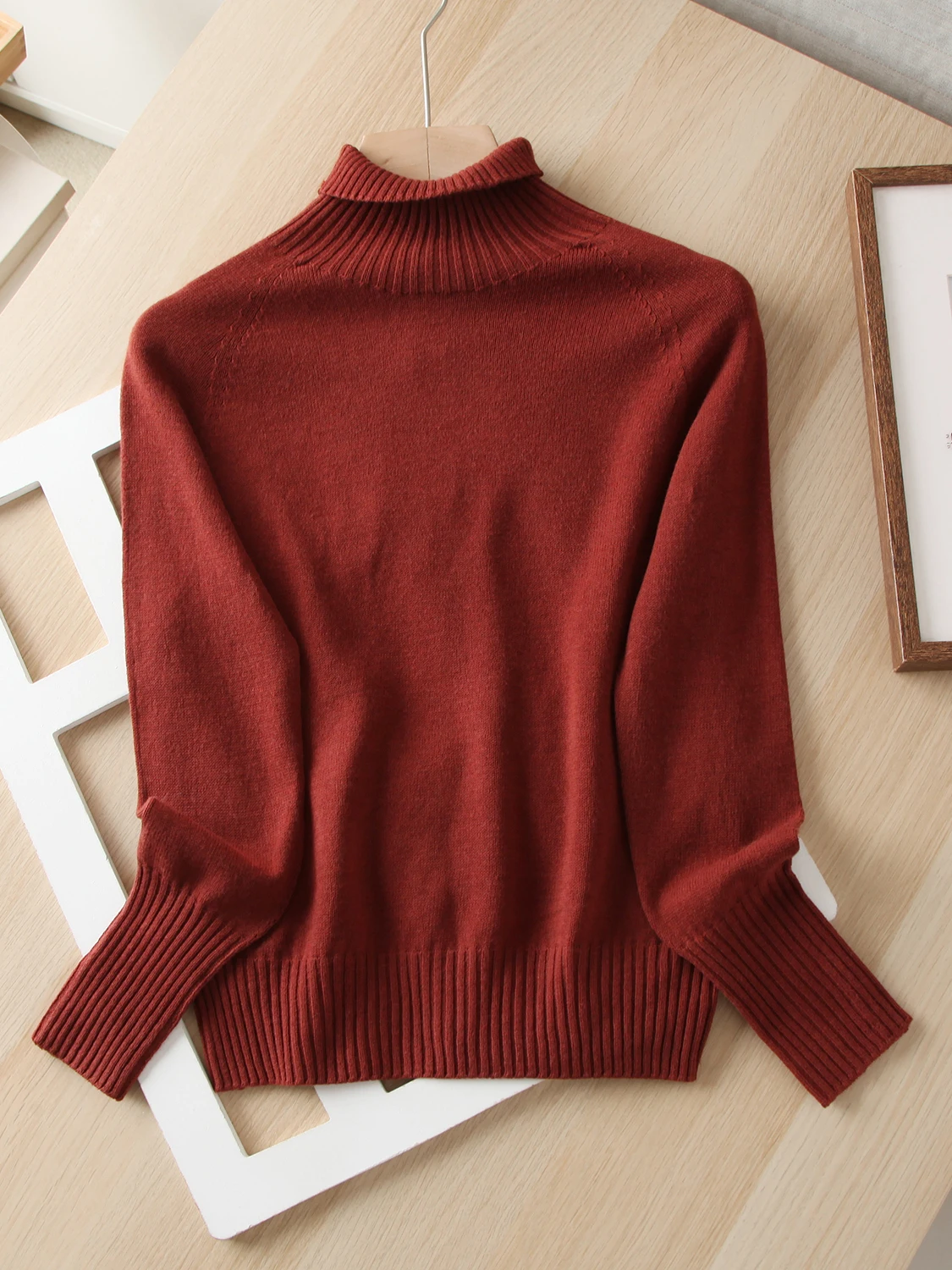 

Новая женская трикотажная базовая кофта с высоким воротом и длинным рукавом, приталенная, для повседневной носки, в стиле Simple Elegance.