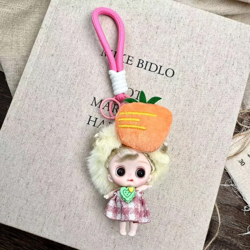 슈퍼 귀여운 인형 펜던트 탑 핑크 딸기 푹신한 머리카락 체크무늬 치마 귀여운 수제 플러시 액세서리.