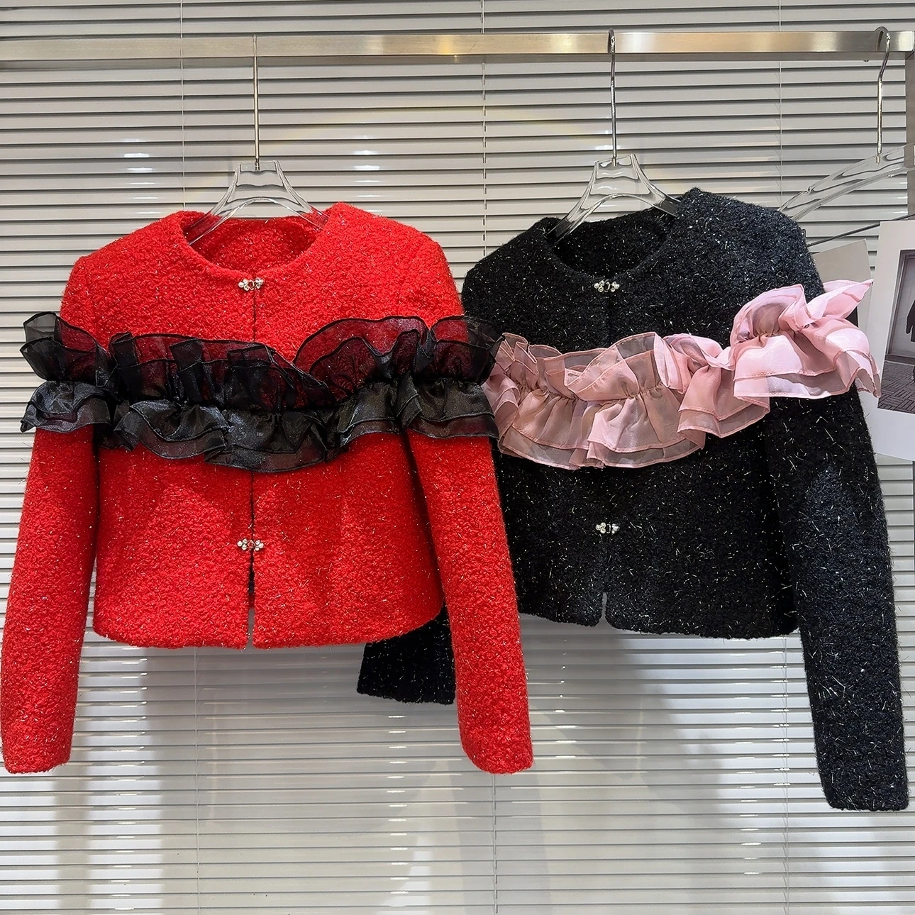 

2023 Winter New Classic Style Socialite Mesh Pleats Down Lining Warm Woolen Short Coat for Women Crop Red Coats Lady