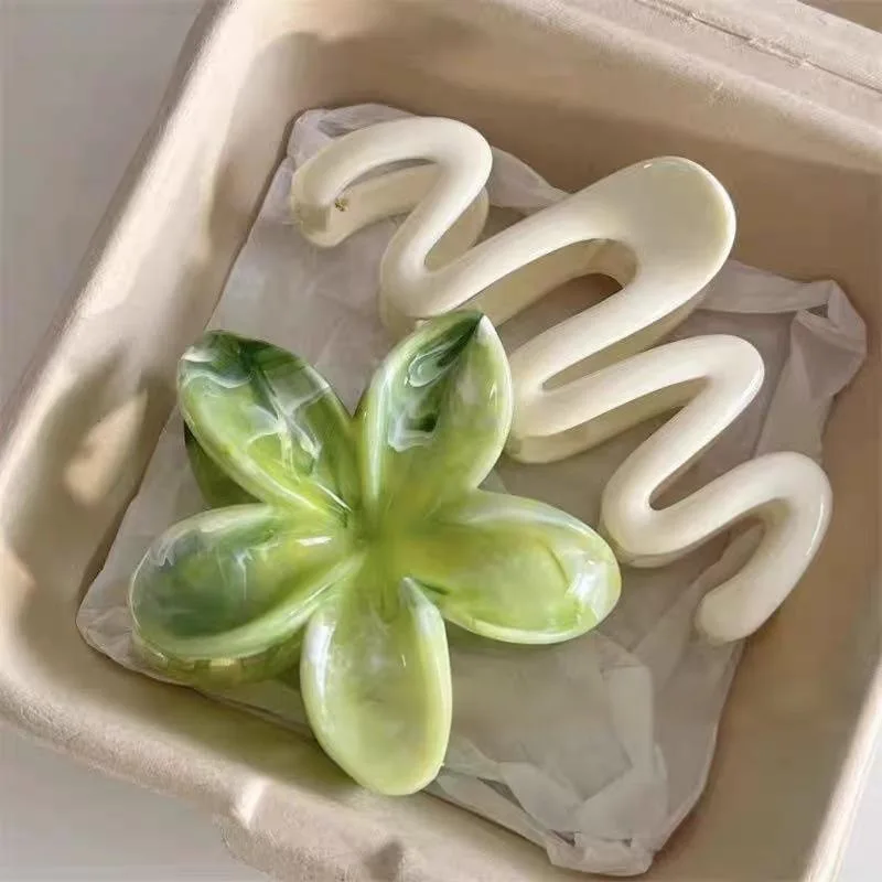 2Pcs Korean Acrylic Green Flower Wave Versatile Hair Clip Women Sweet Ponytail Claw Hairpin Barrettes Hair Accessories Headwear view 5