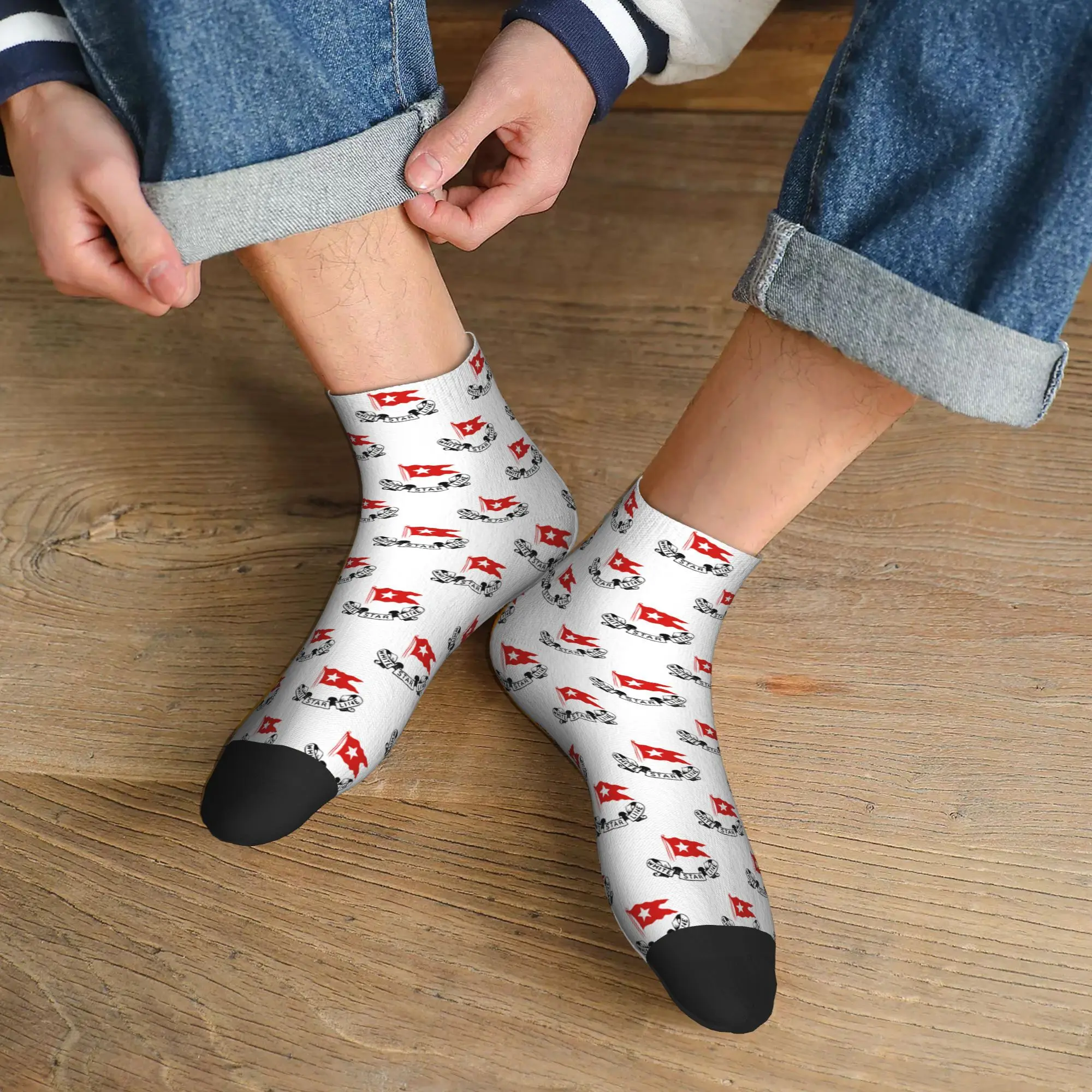 All Seasons Titanic White Star Line - Red Flag with Star Logo Socks Harajuku Crew Socks Funny Stockings for Men Women