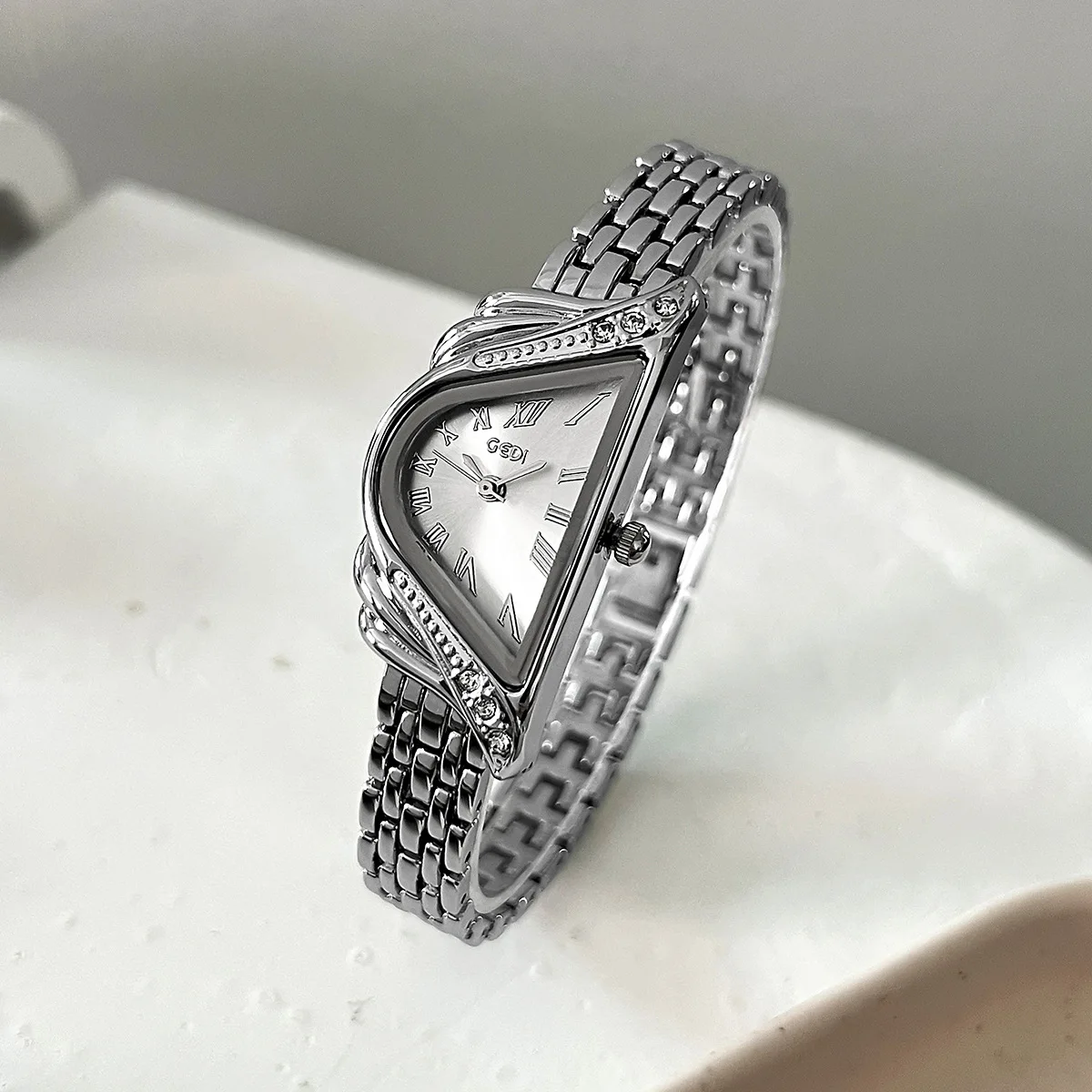 

2026 GEDI Watch Women's Irregular Dial Exquisite Fashion Retro Steel Waterproof Female Fashion Quartz Clock Bracelet Watches