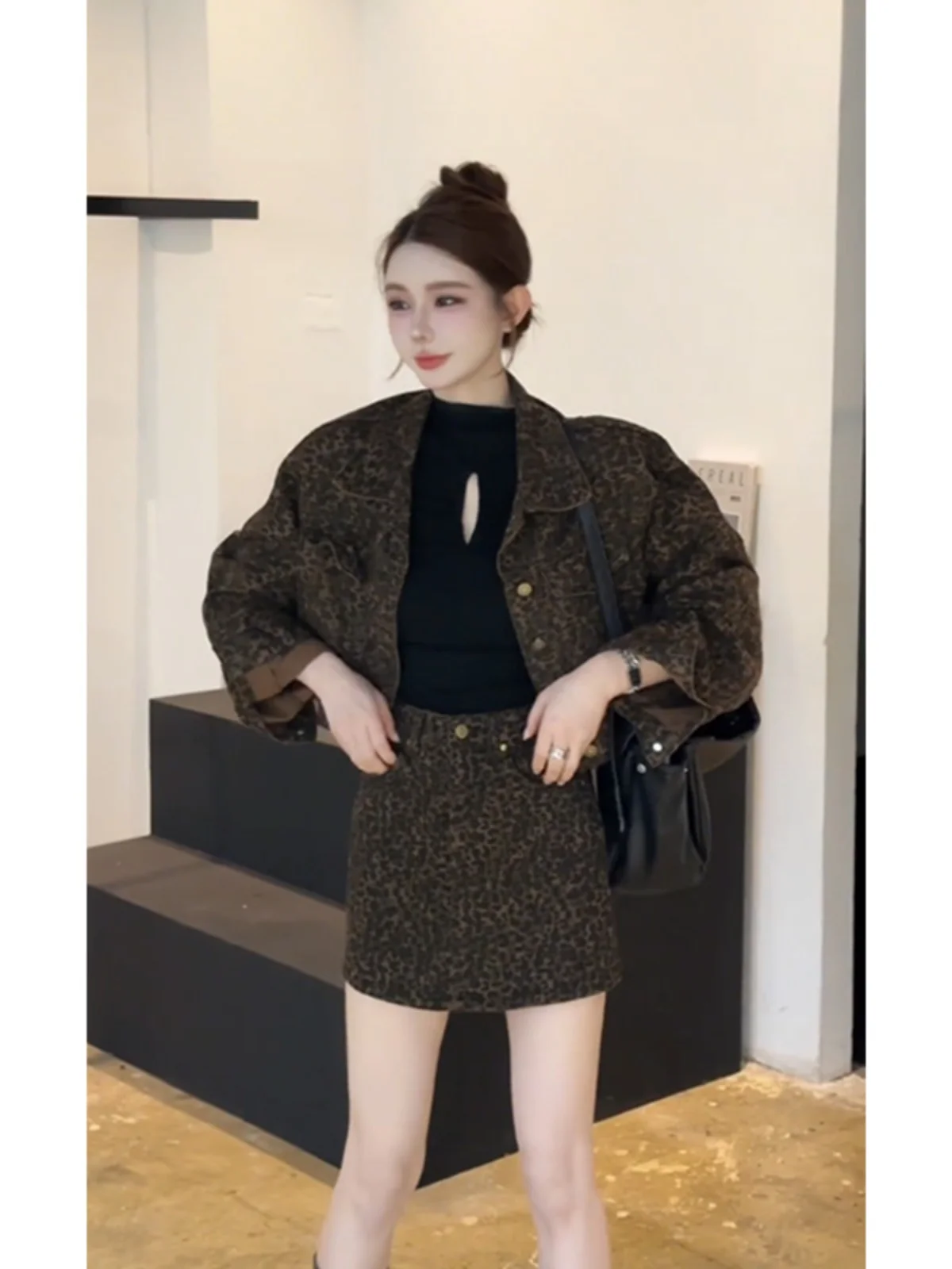

Elegant Leopard Print Jacket And Skirt Women's Fashion Autumn Winter Set High Quality Aesthetic Design Animal Pattern