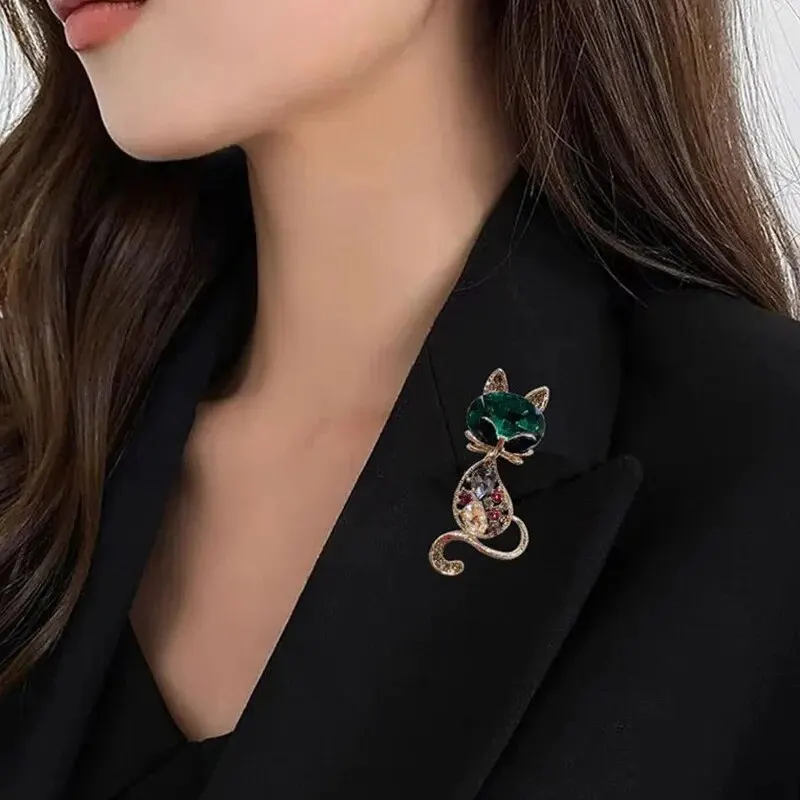 حجر الراين الكريستال القط قلادة بروش المرأة الذهب لون الحيوان دبوس الأزياء الملحقات طية صدر السترة دبابيس طوق أزرار حزب اللباس