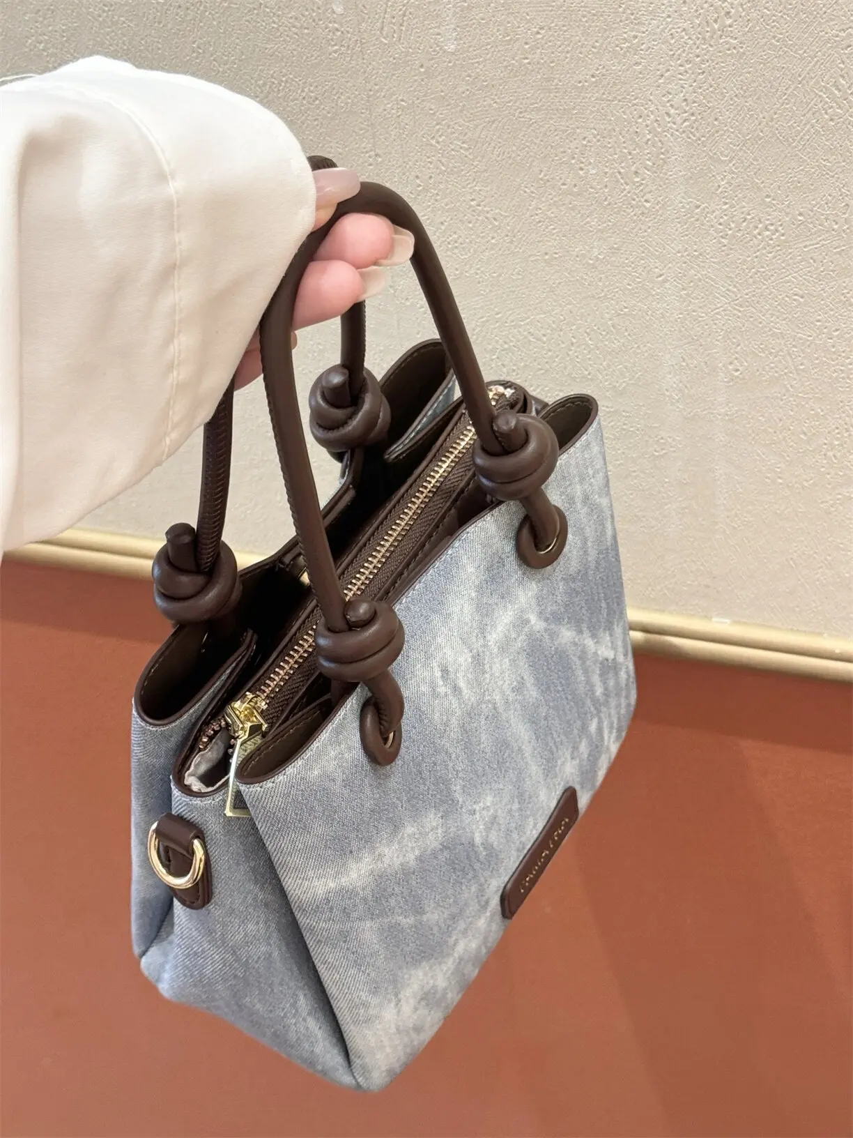 fashionable-denim-blue-women's-handbag-mack-jennifer-crossbody-bag-versatile-commuter-bag-soft-leather-casual-style