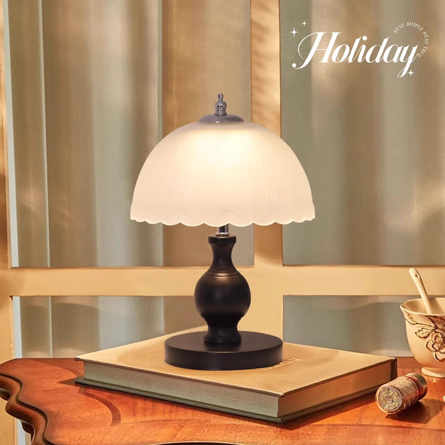 

French antique table lamp bedroom bedside lamp light luxury high sense master bedroom 2025 American