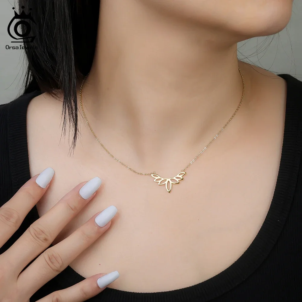 

ORSA JEWELS Elegant S925 Silver Half Lotus Pendant Choker Chain for Women Fashion Necklace Jewelry Party Friends Gifts GAN16