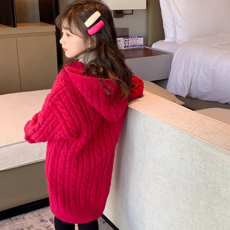 فستان سترة شتوي أحمر للأطفال مع بلوفر بقلنسوة من الدانتيل تريكو متوسط الطول حتى الركبة ملابس أطفال مريحة حرارية للفتيات