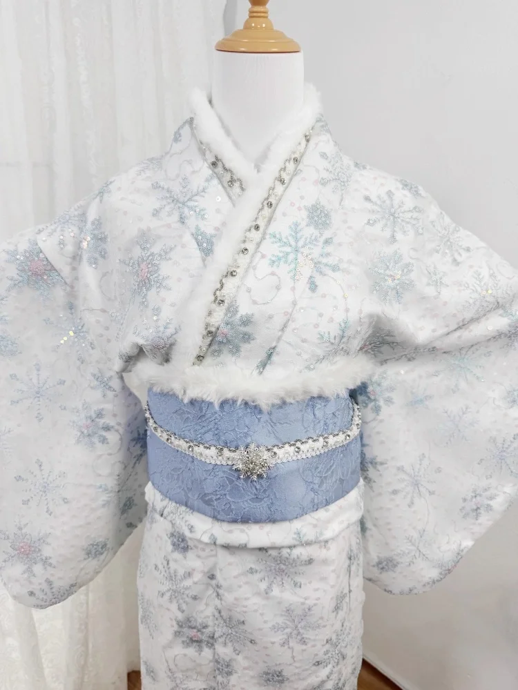 

Women's Japanese Traditional Kimono with with Thickened Fur Collar Winter Formal Yukata Cosplay Costume