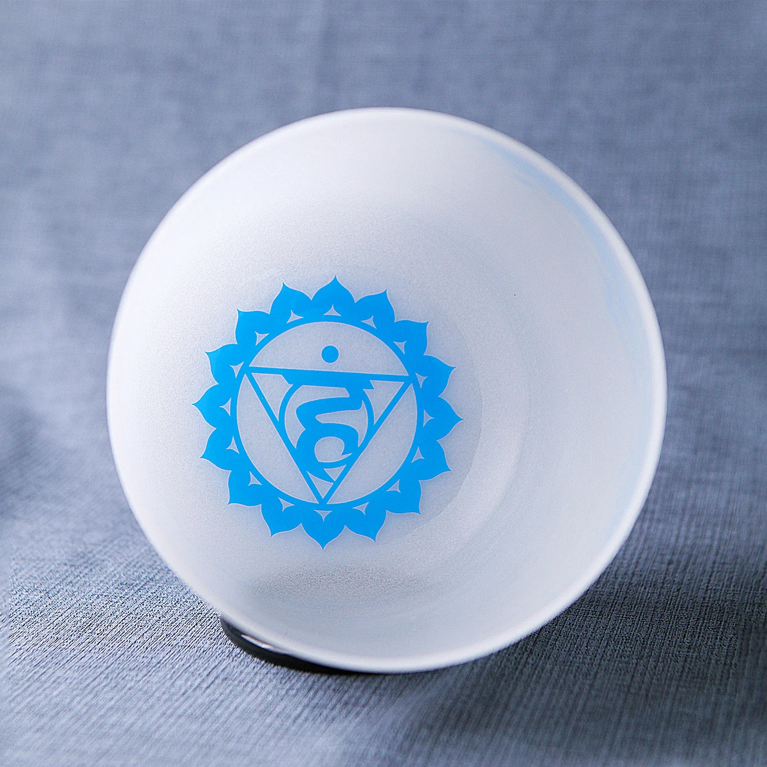 YXQY 7/8inch Chakra Pattern 440hz/440hz Crystal Singing Bowl G note Throat Chakra Meditation Sound Bath Bowl for Healing