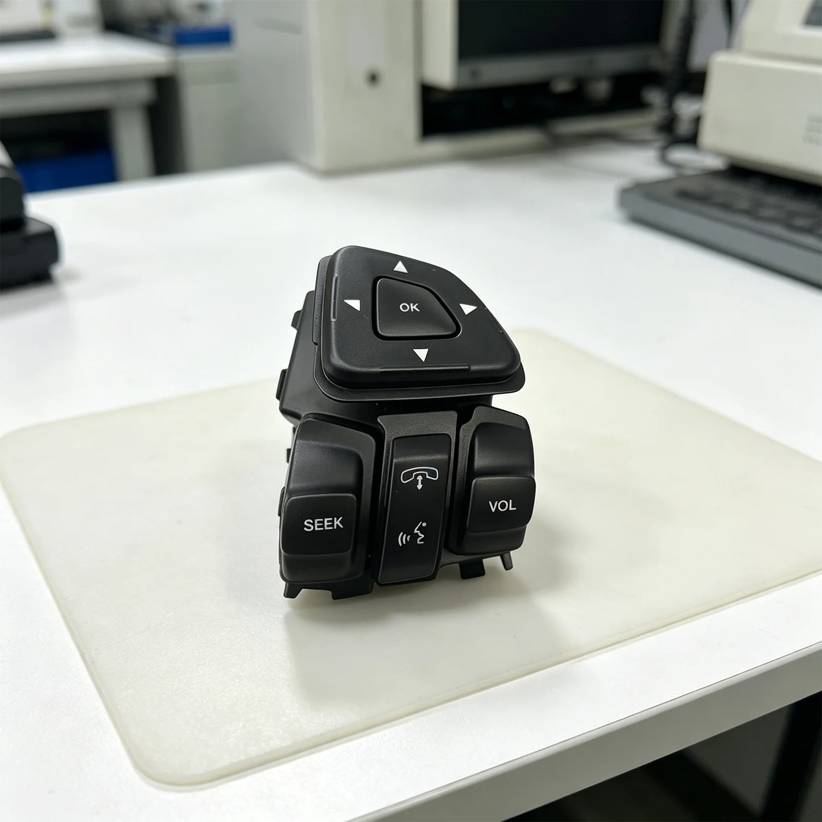 /Car /Steering /Wheel Control Switch BT4T-9E740-CFW For Ford For Edge Explorer For Flex 2011-2019 Cruise Multifunction Button Re