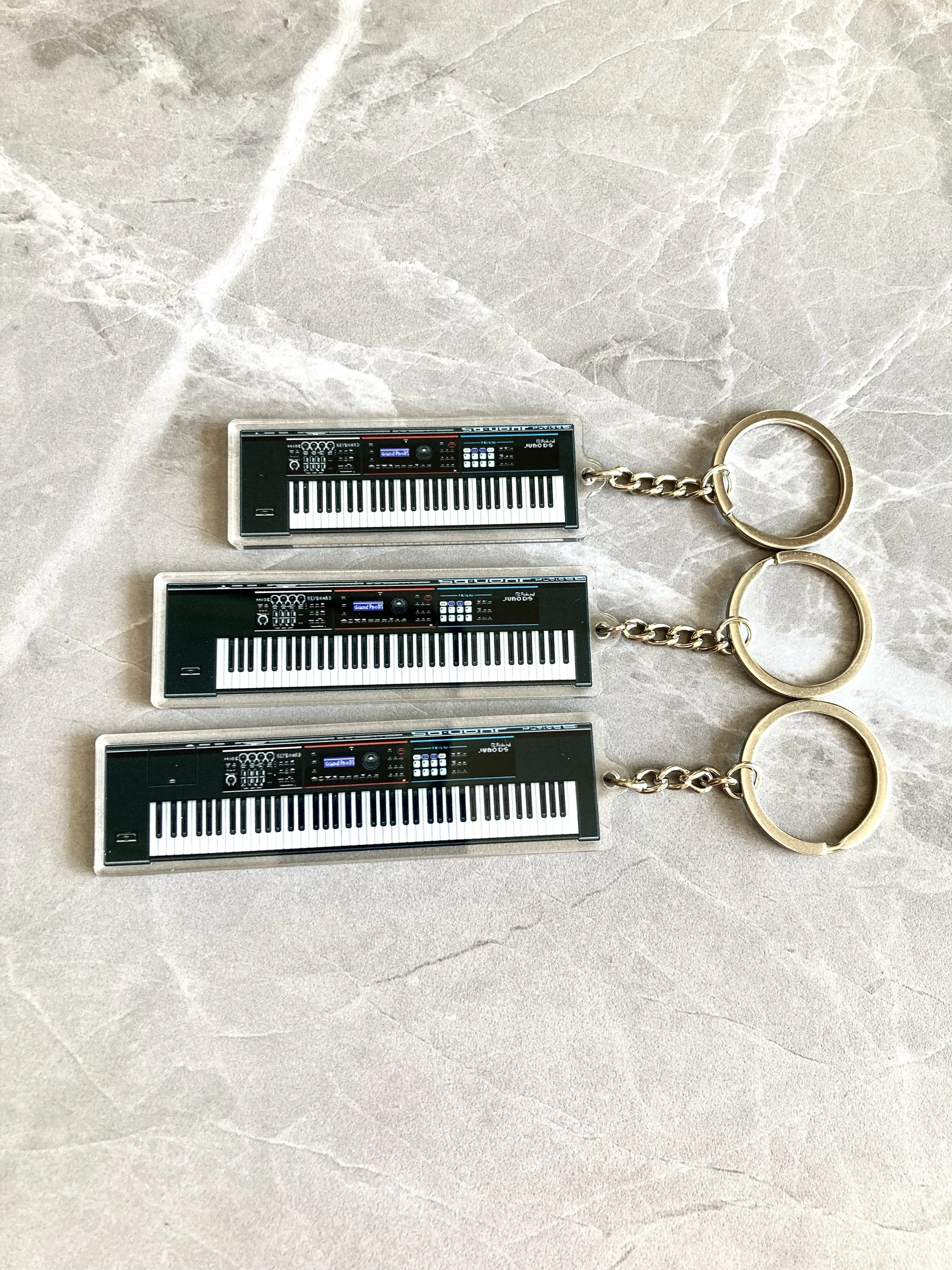 رولاند جونوDS سلسلة بكسل الرياح الاكريليك البيانو الكهربائي قلادة المفاتيح لوحة المفاتيح لاعب إنتاج الموسيقى الطرفية