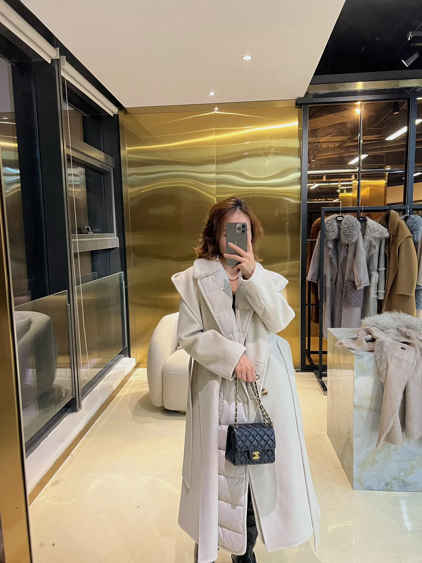 女性用ホワイトグースダウンフード付きジャケット、厚手の両面ウールファー、ミドル丈、ロングミンクファー、スリミングカシミヤダウンフード付きコート