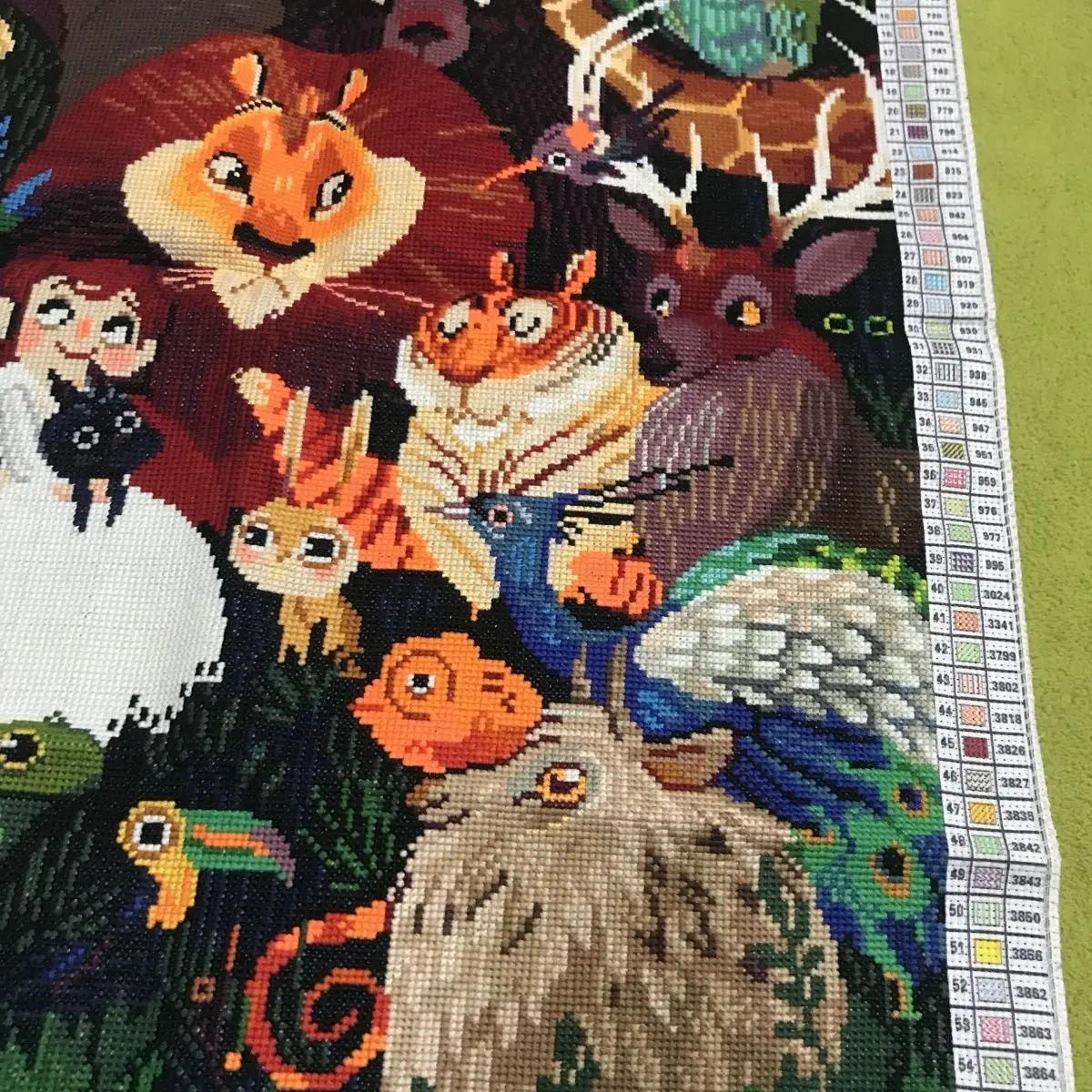 [finished product] Hand embroidered cross stitch finished product Animal World Zoo full embroidery 56 * 72 cm