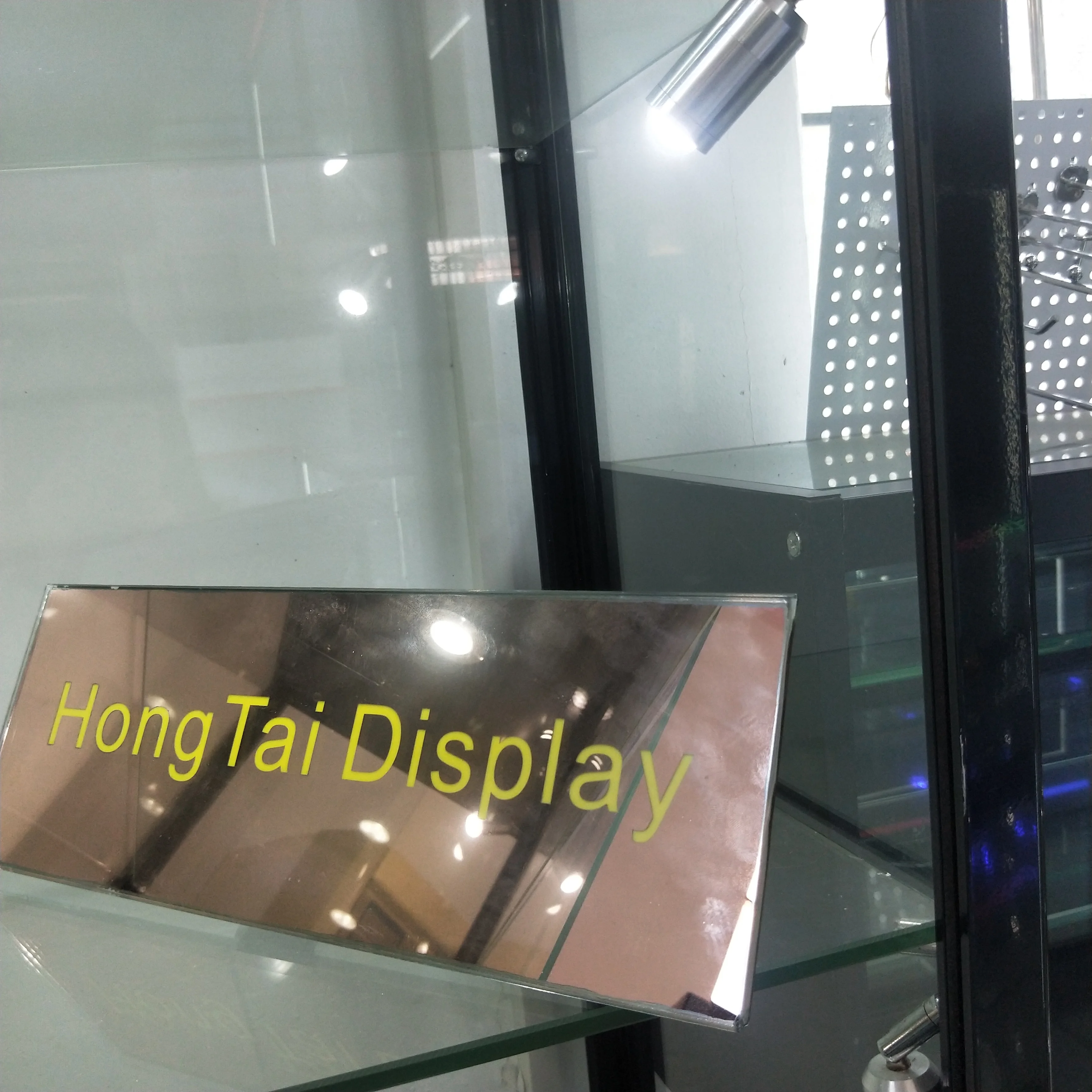 Custom.Hot Selling High End Tempered Glass Wall Display Cabinet With Led Lighting Shopping Mall Display Tall Cabinet