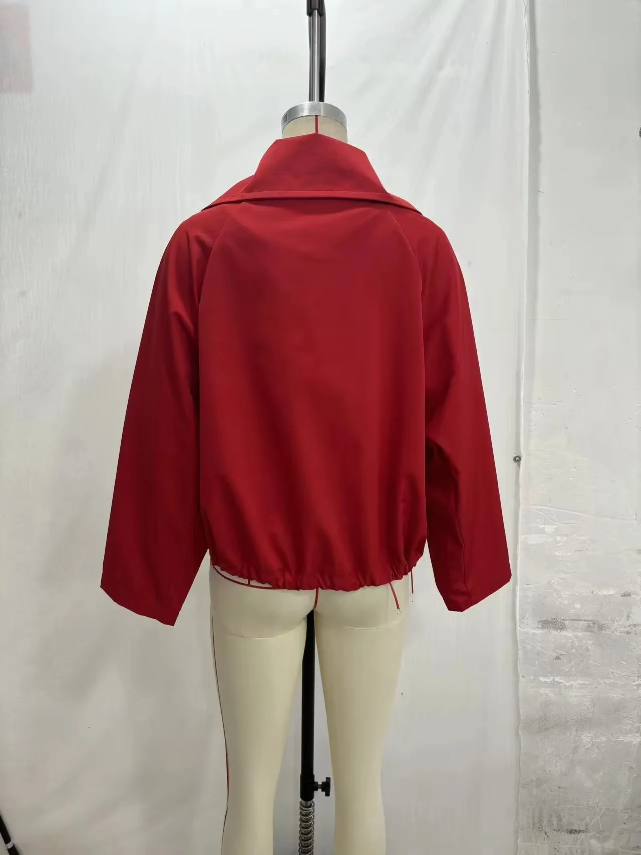 KONDALA Vintage Lässiger Chic Damenmantel in Rot mit Umlegekragen, Einreihig, Langarm, Gerade Geschnitten, Modischer Mantel 2026 – Detail 6