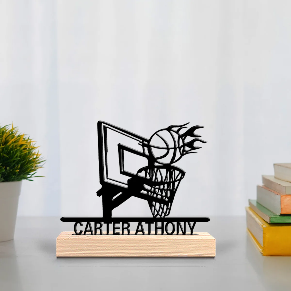 1 Stück Modische Personalisierte Basketballkorb-Metallstatue mit Holzsockel, Perfekt für Schlafzimmer, Herrenräume