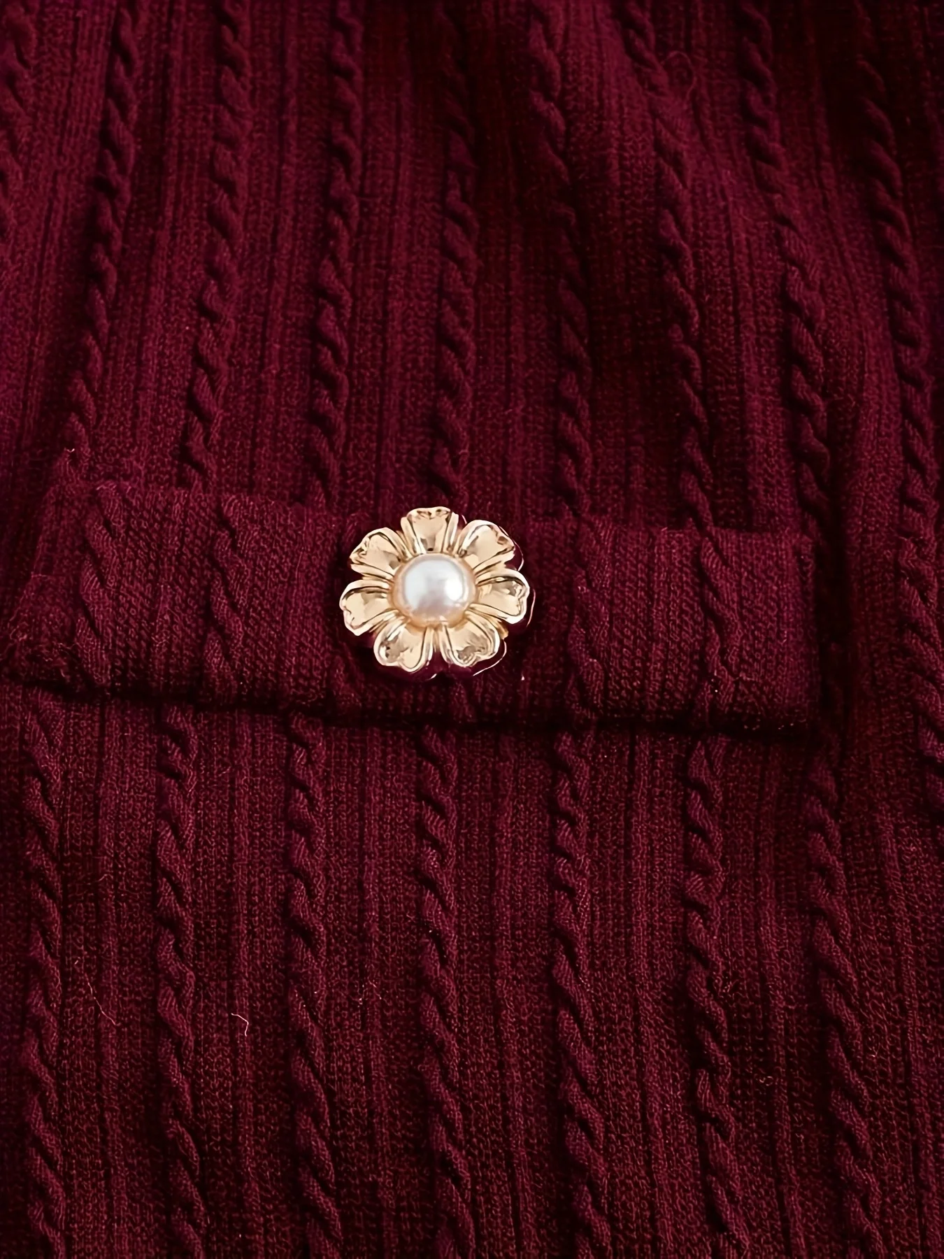 Cardigan tricoté rétro rouge vin, manches courtes, col rond, design élégant avec boutons, haut court pour femme